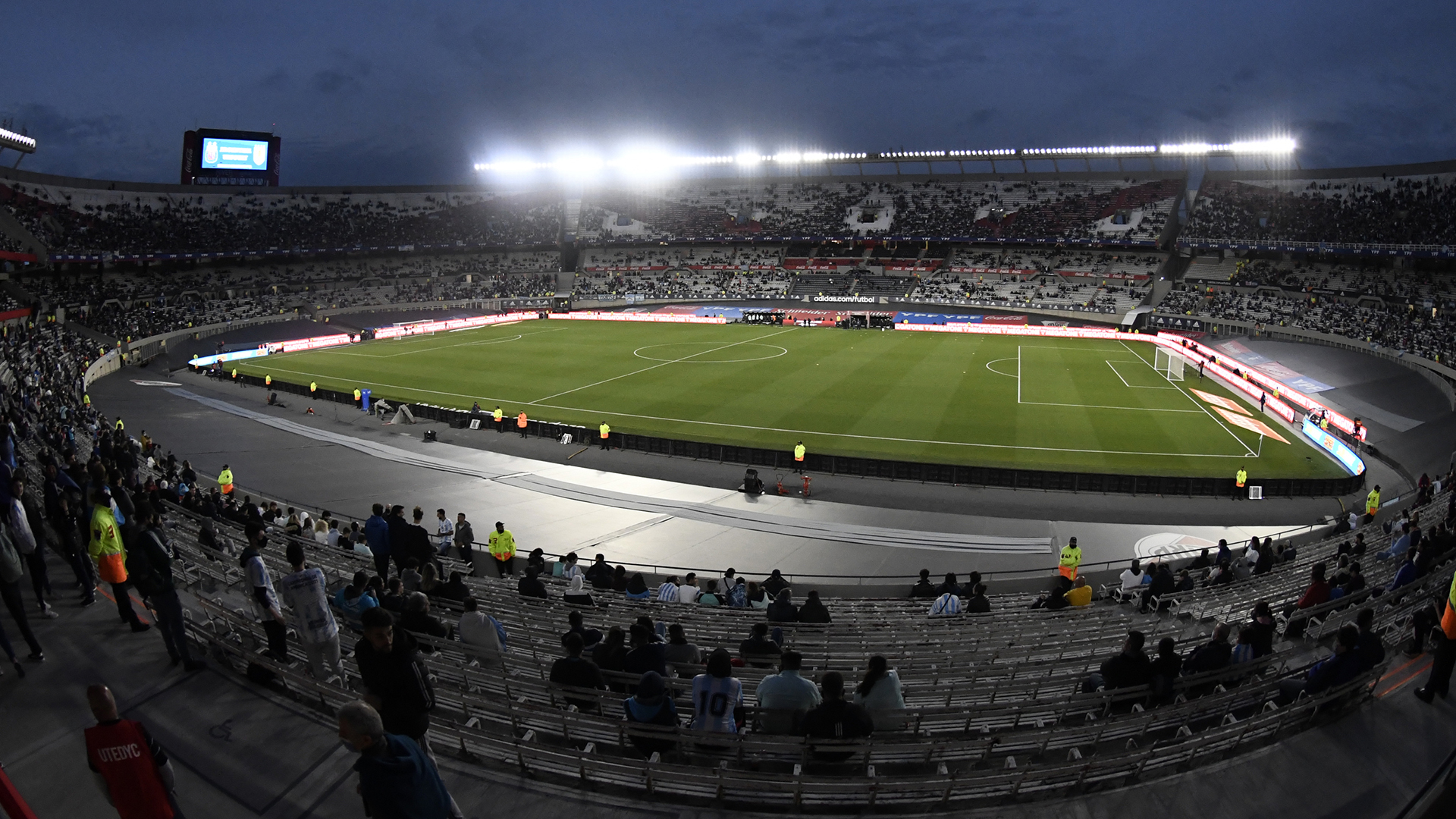 Argentina - Uruguay: horario y formaciones del partido hoy en el Monumental  - El Cronista