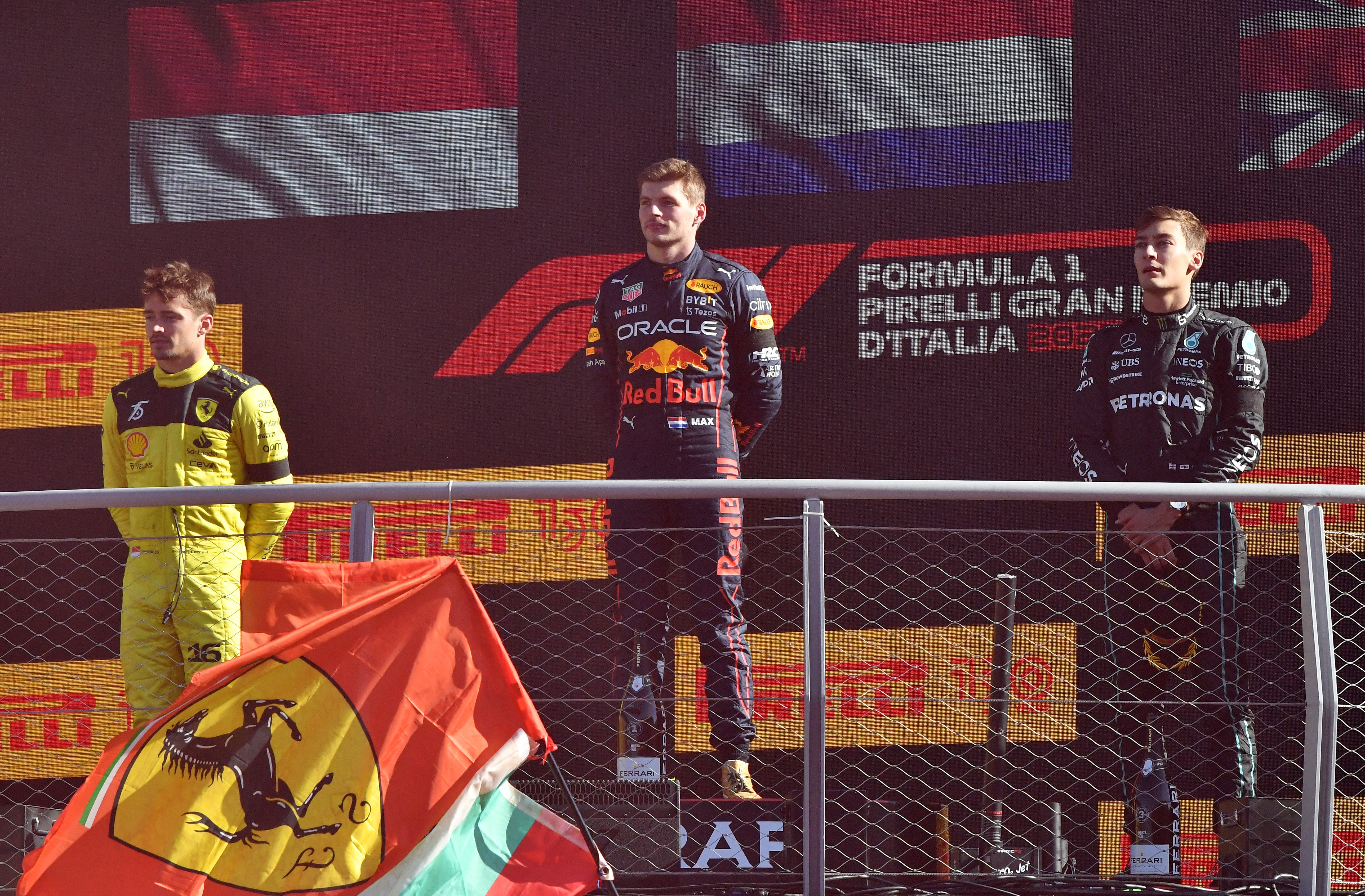 El podio de Monza con Charles Leclerc, Max Verstappen y George Russell (REUTERS/Jennifer Lorenzini)