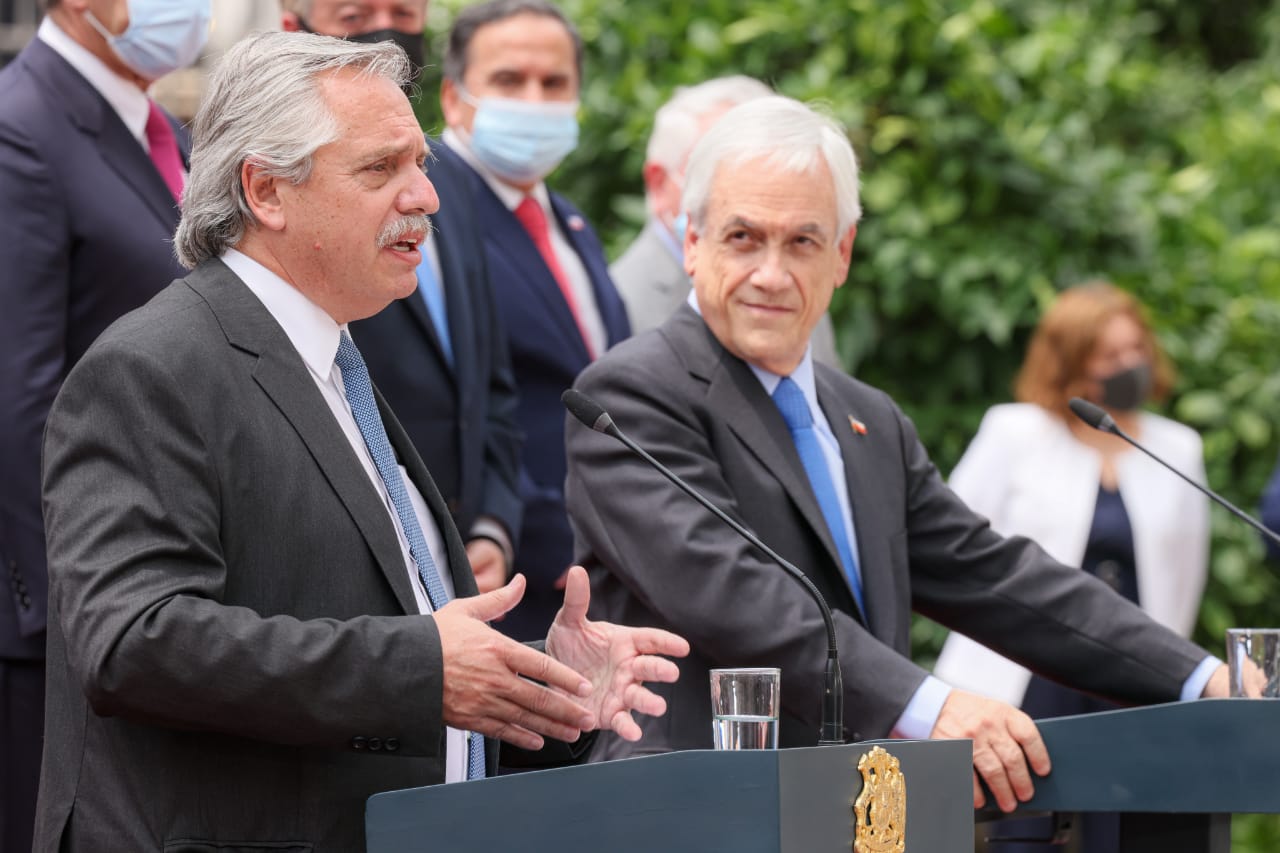 El gobierno de Sebastián Piñera se diferenció de la gestión de Alberto Fernández 