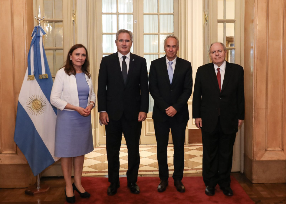 El régimen de Irán lanzó un ataque con misiles contra Tel Aviv en represalia a la muerte de Ali Larijani: al menos dos muertos