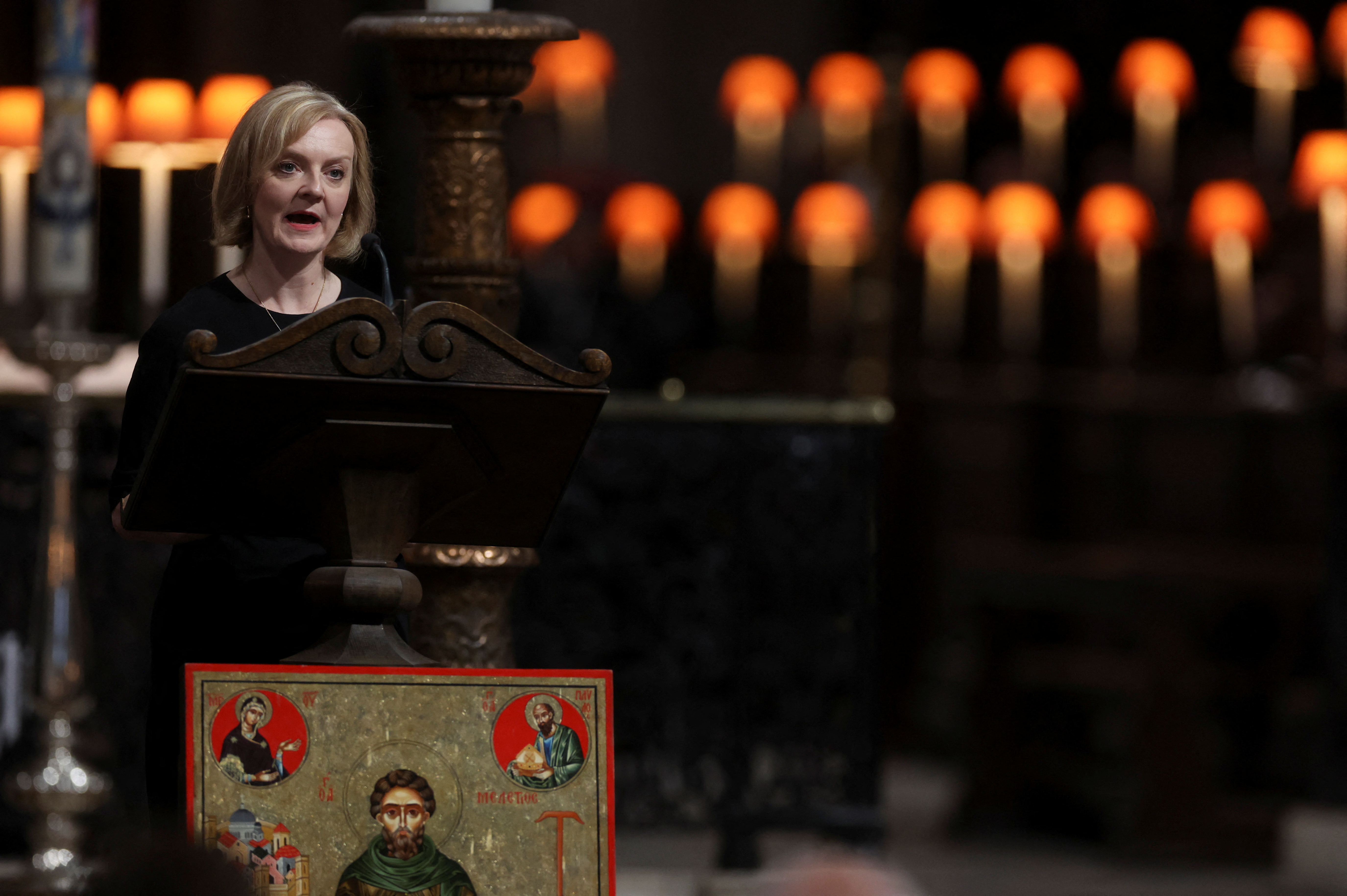 Liz Truss leyó un fragmento de la biblia en la ceremonia (REUTERS/Paul Childs)