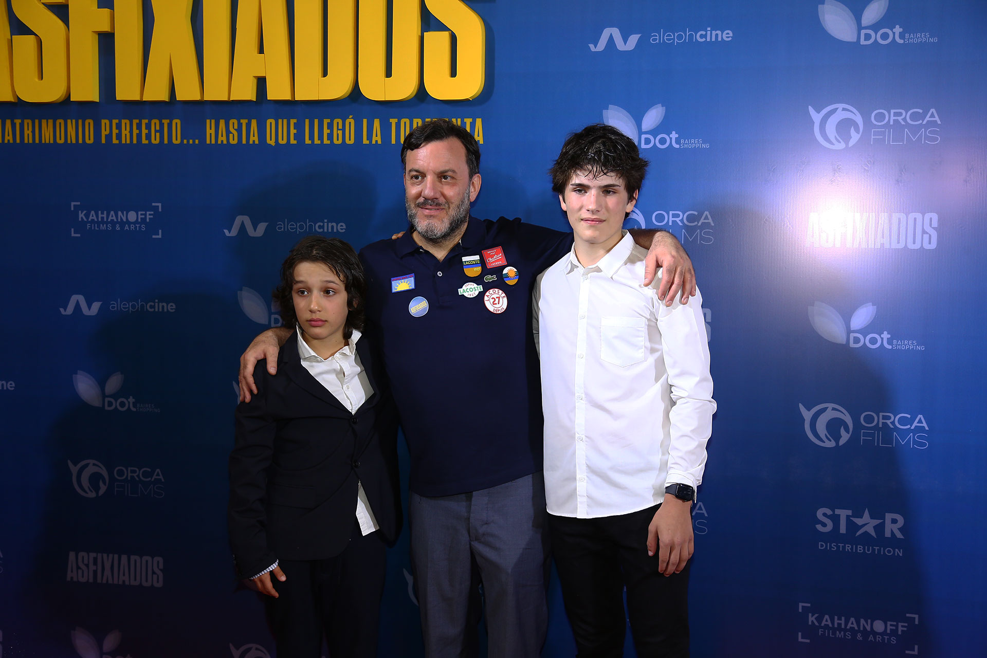 El director Luciano Podcaminsky y sus hijos