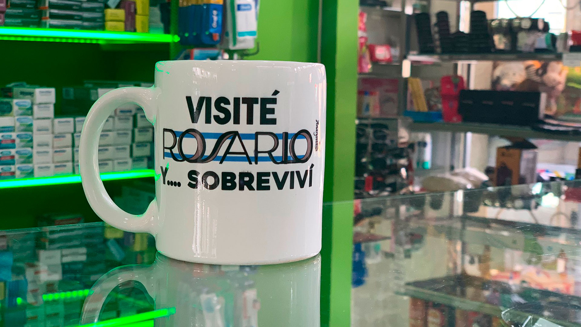 “Visité Rosario y... sobreviví”: la polémica leyenda en una taza que venden en la ciudad santafesina