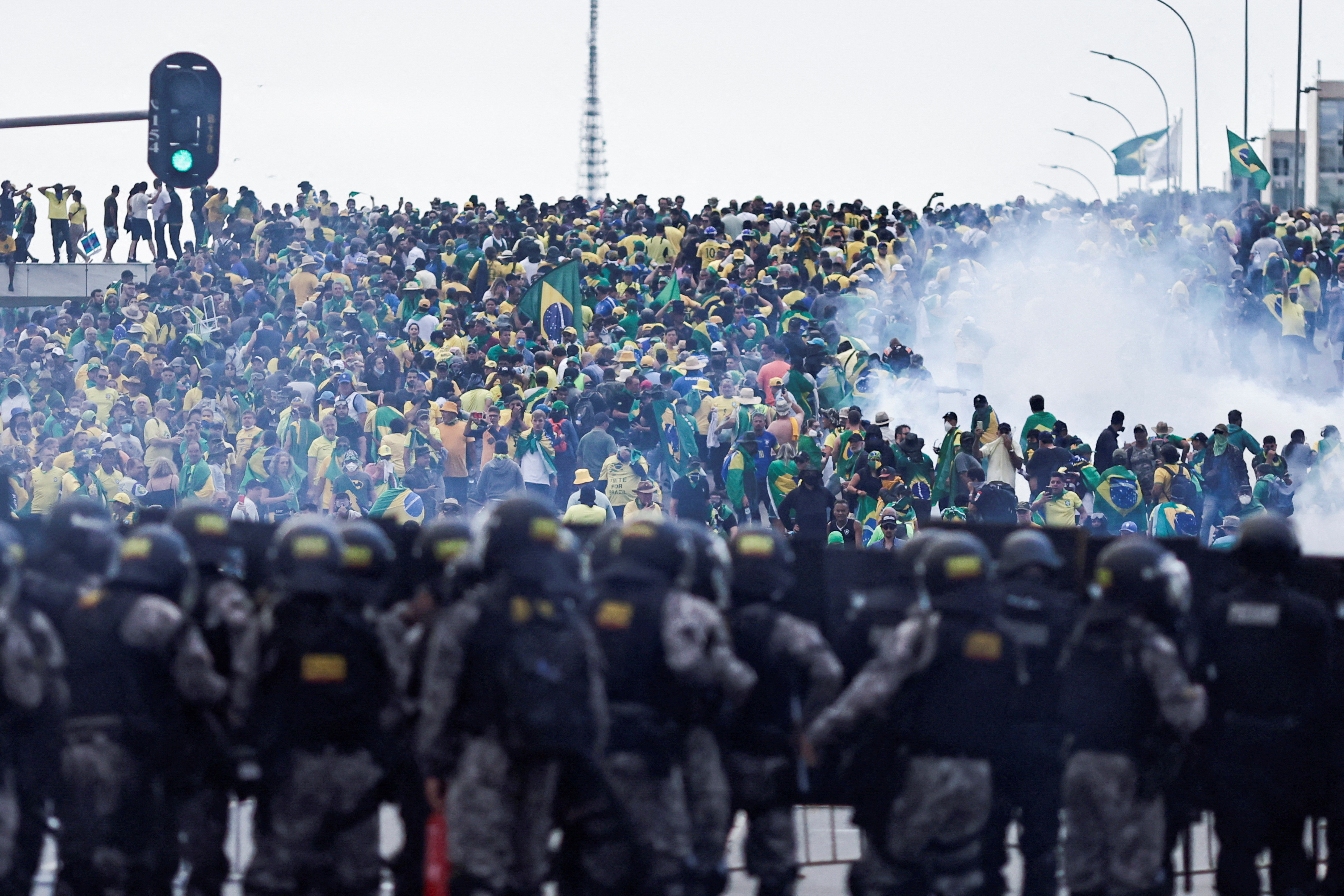 Las fuerzas de seguridad se enfrentaron a los bolsonaristas (REUTERS/Ueslei Marcelino)