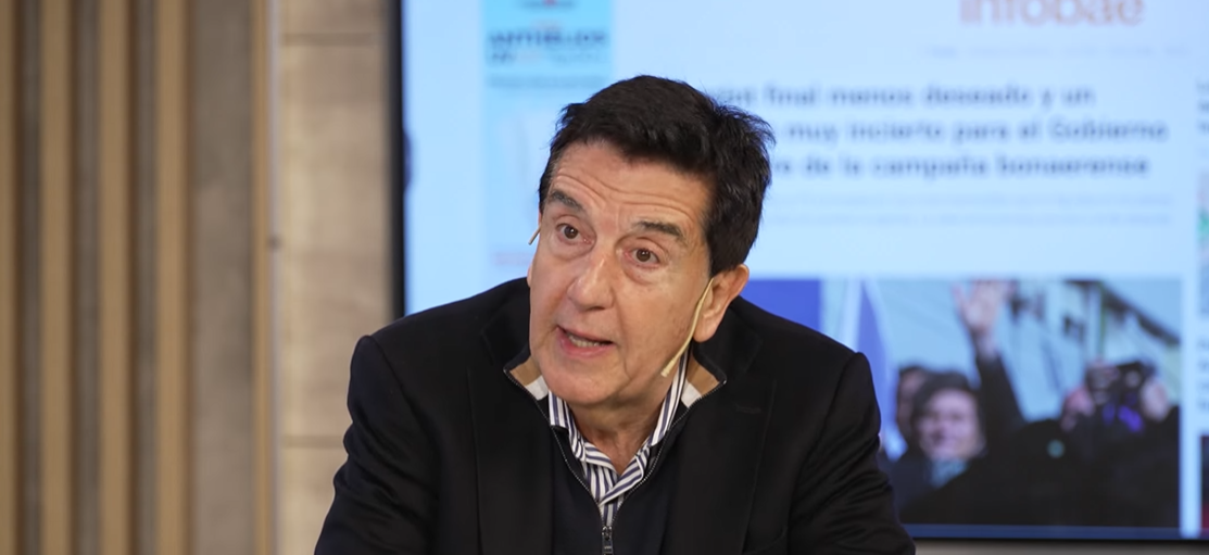 Un “falso almirante” apareció en una ceremonia solemne en Gales y generó indignación en el público 