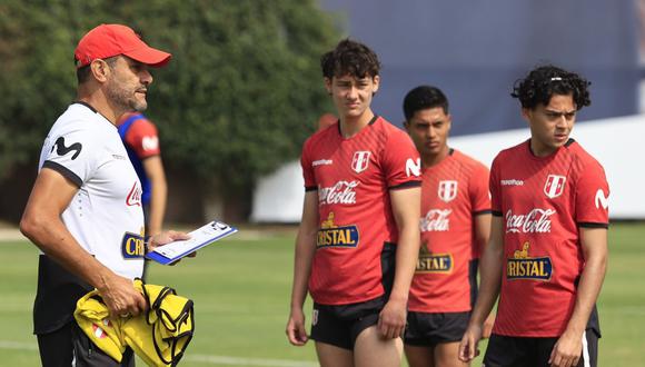 Gustavo Roverano en un entrenamiento con la selección peruana sub-20. | Foto: FPF