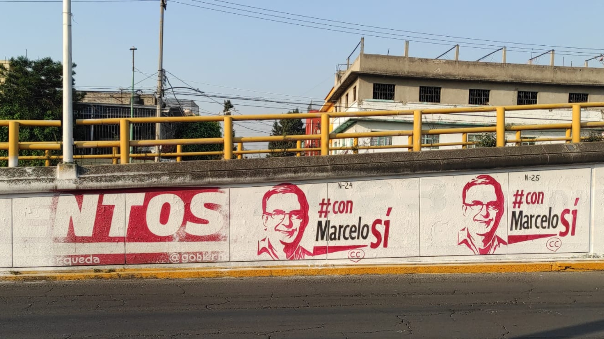 Propaganda in favor of Marcelo Ebrard that was painted in Nezahualcóyotl, State of Mexico.  (Baruc Mayen/Infobae Mexico)