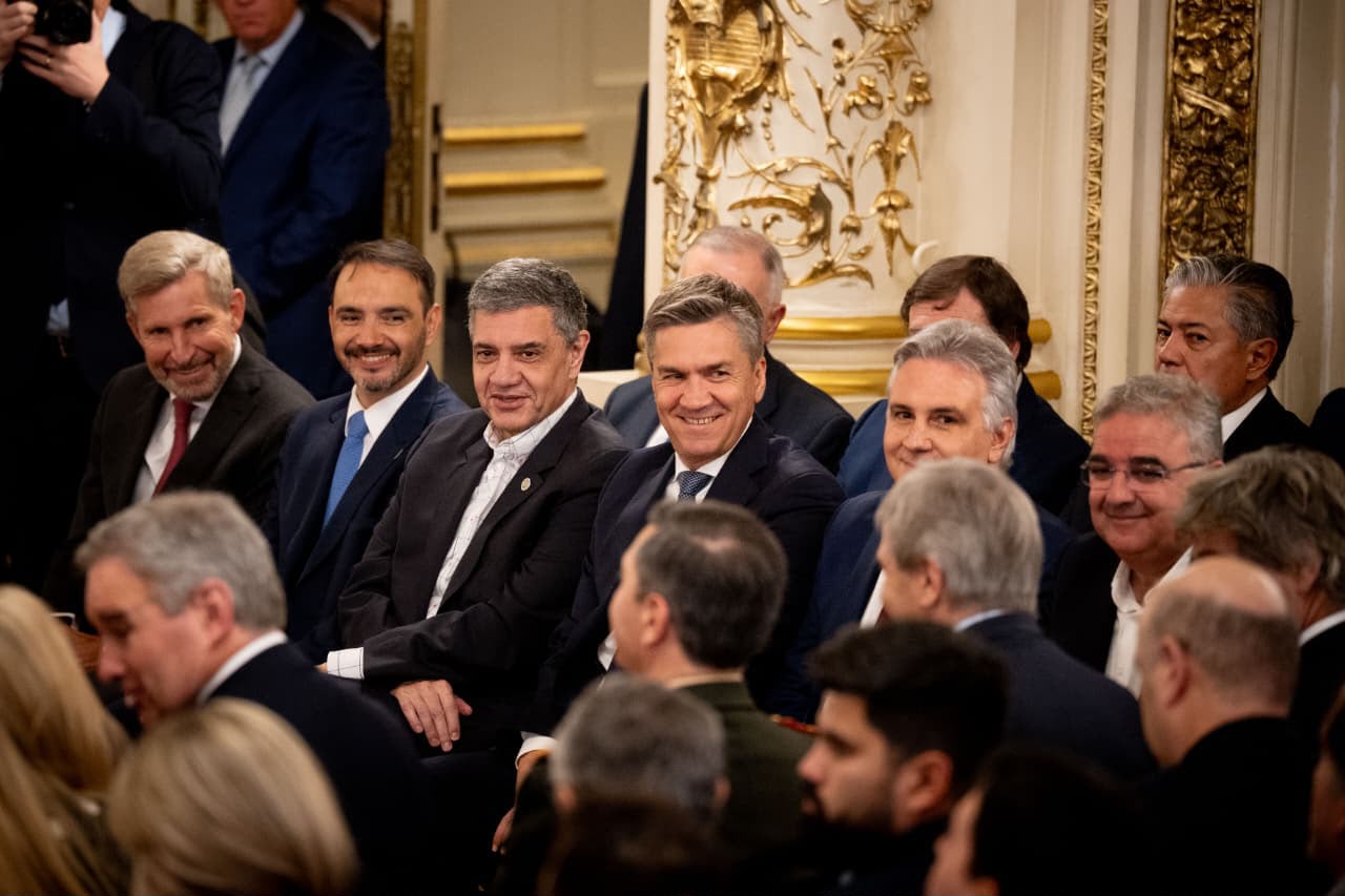 Con Adorni a su lado, Santilli jur&oacute; como jefe de Gabinete: hubo fuerte presencia de gobernadores y dirigentes del PRO