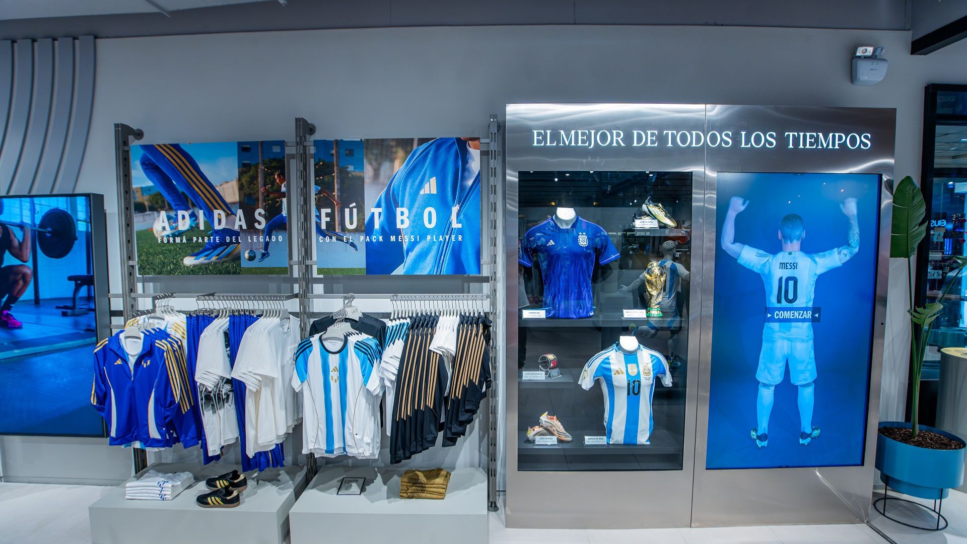 Nueva experiencia de compra donde se inauguro la tienda deportiva mas grande del pais Infobae