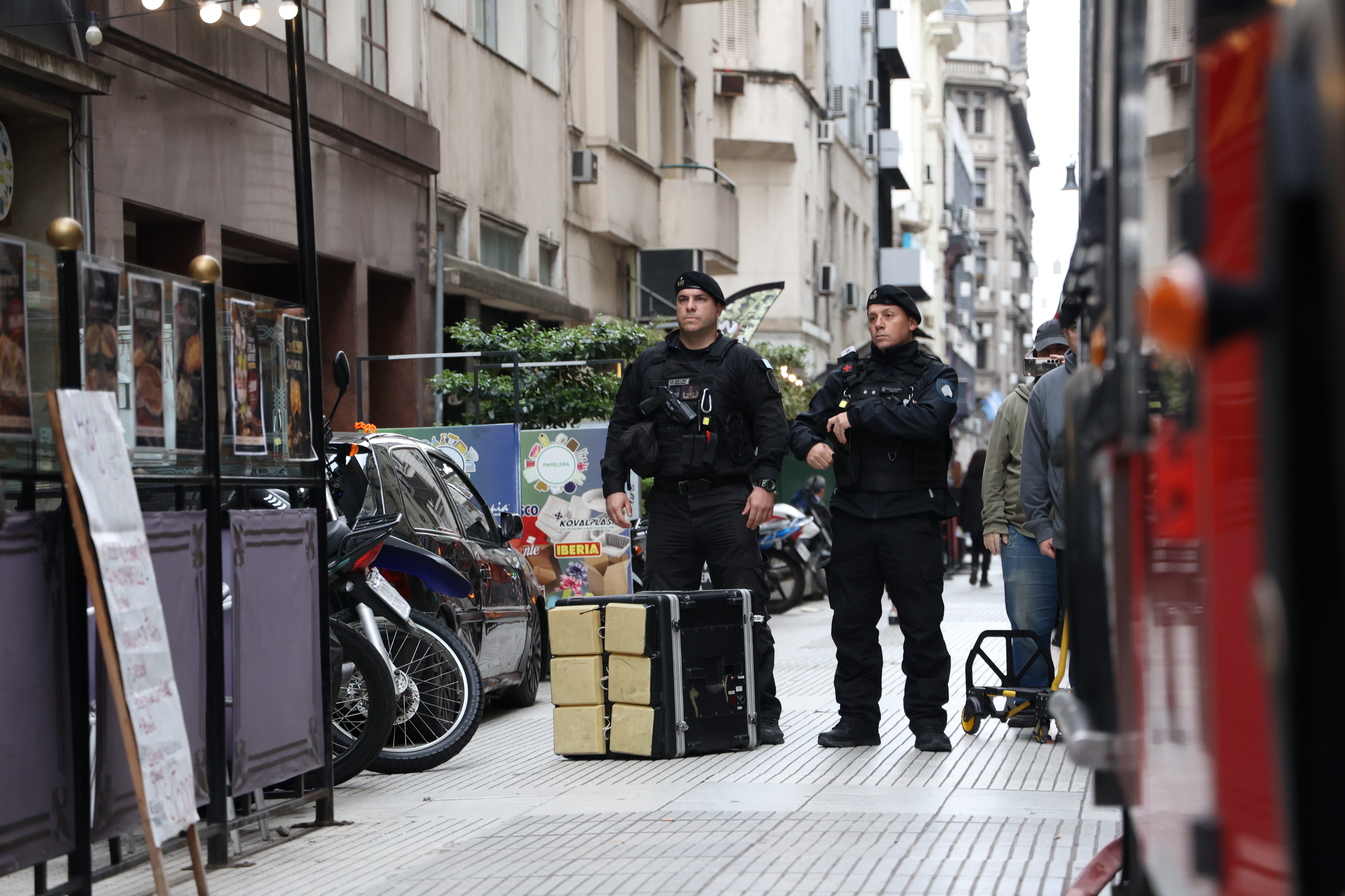 "Firman los traslados, dejan las pizzas y liberamos al policía": el testimonio de los presos minutos antes del final del motín