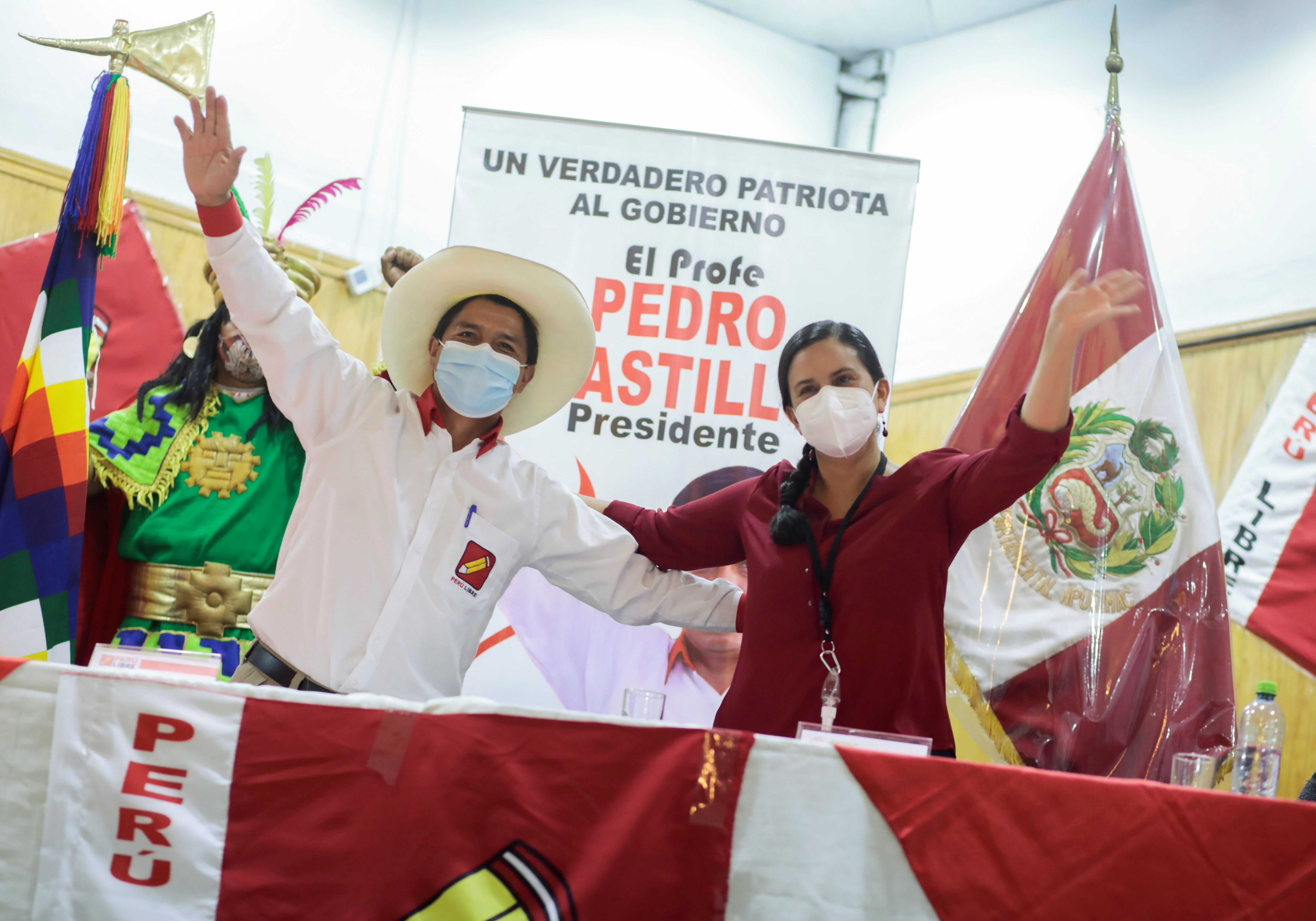 La alianza firmada entre Castillo y la centroizquierdista Verónika Mendoza le facilitó el acercamiento con cuadros técnicos de izquierda moderada (Reuters)