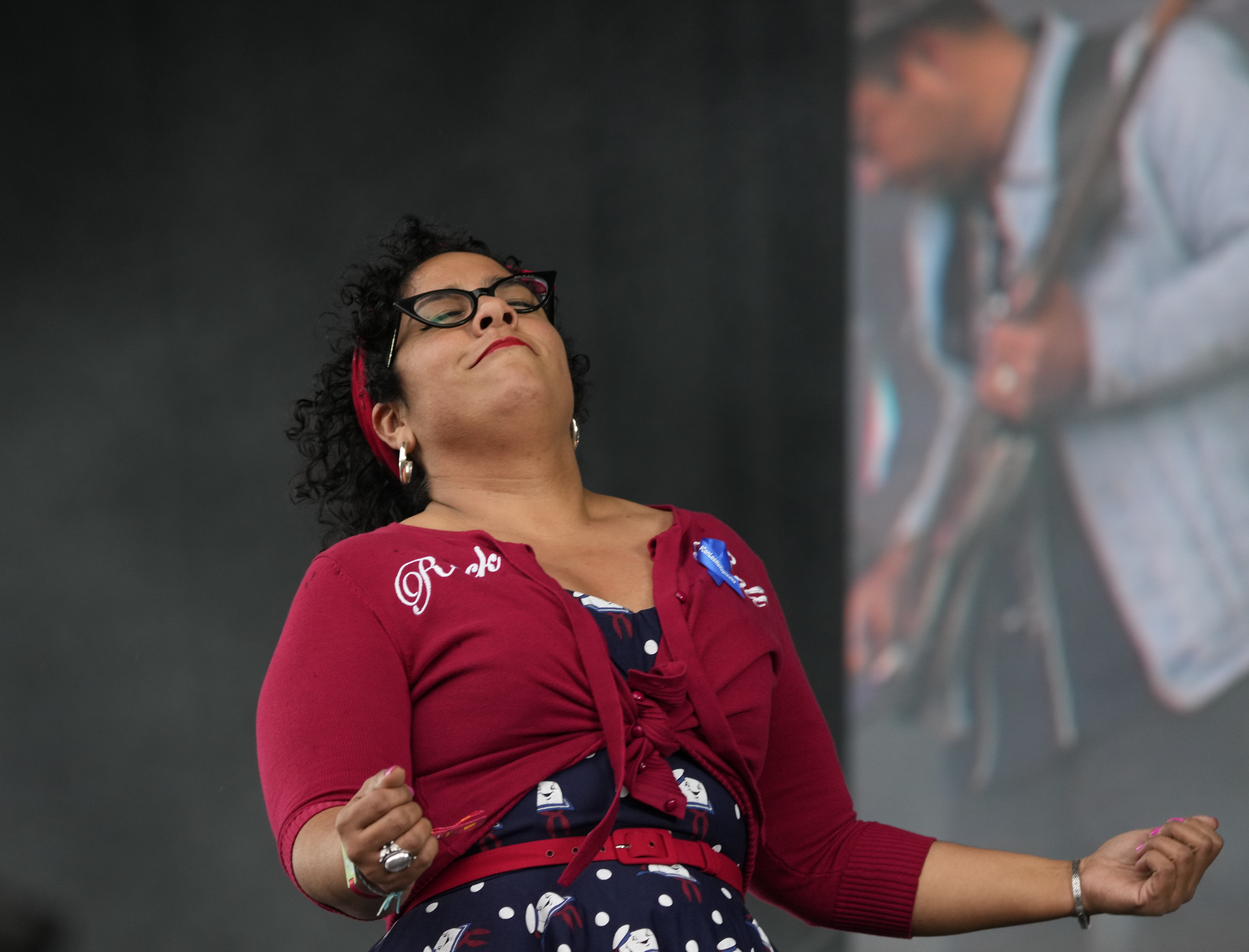 Marisol "La Marisoul" Hernández vocalista de la banda mexico-estadounidense La Santa Cecilia durante su presentación en el festival Vive Latino en la Ciudad de México el sábado 18 de marzo de 2023. (Foto AP/Fernando Llano)