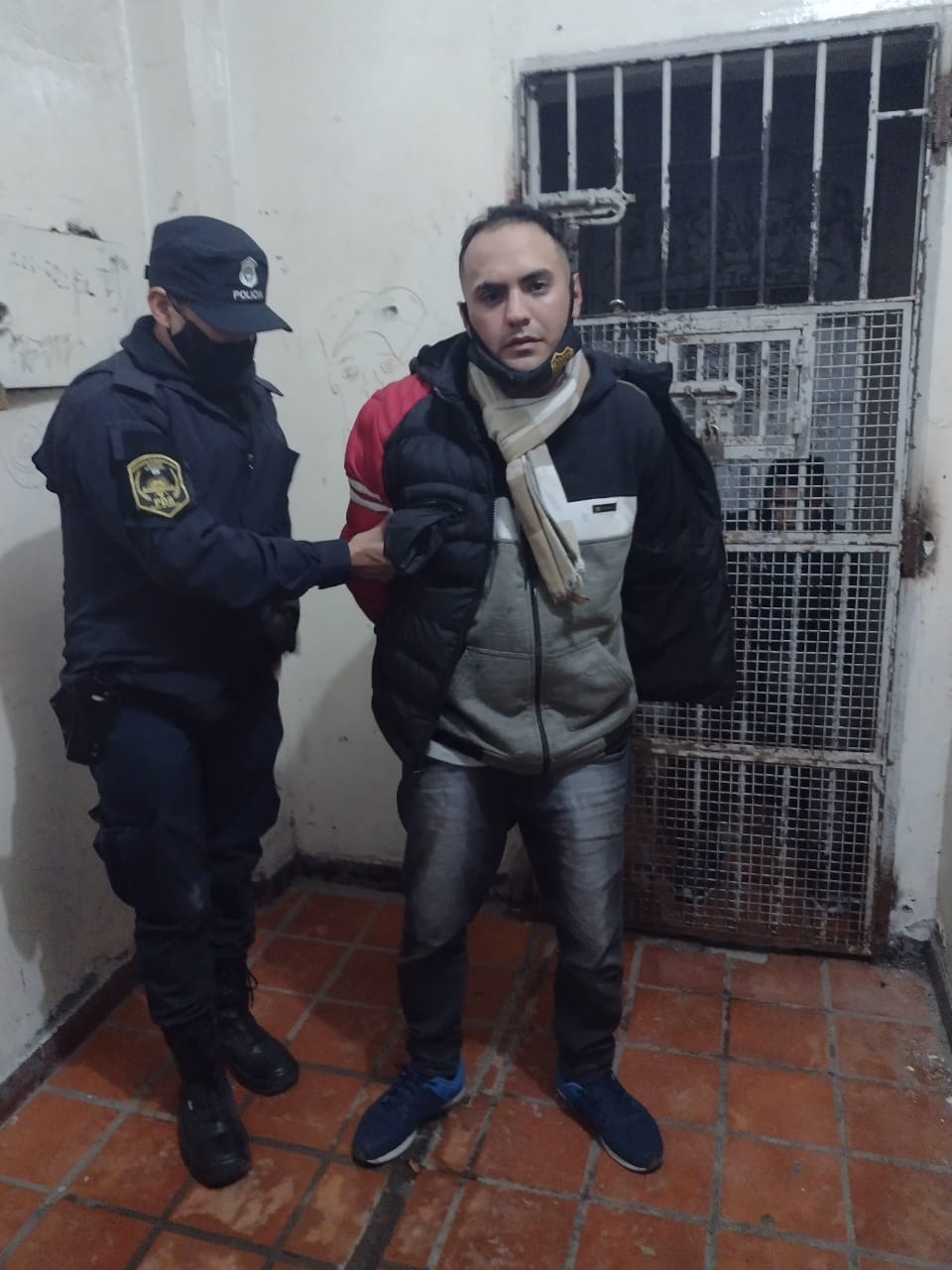 Sus cómplices huyeron