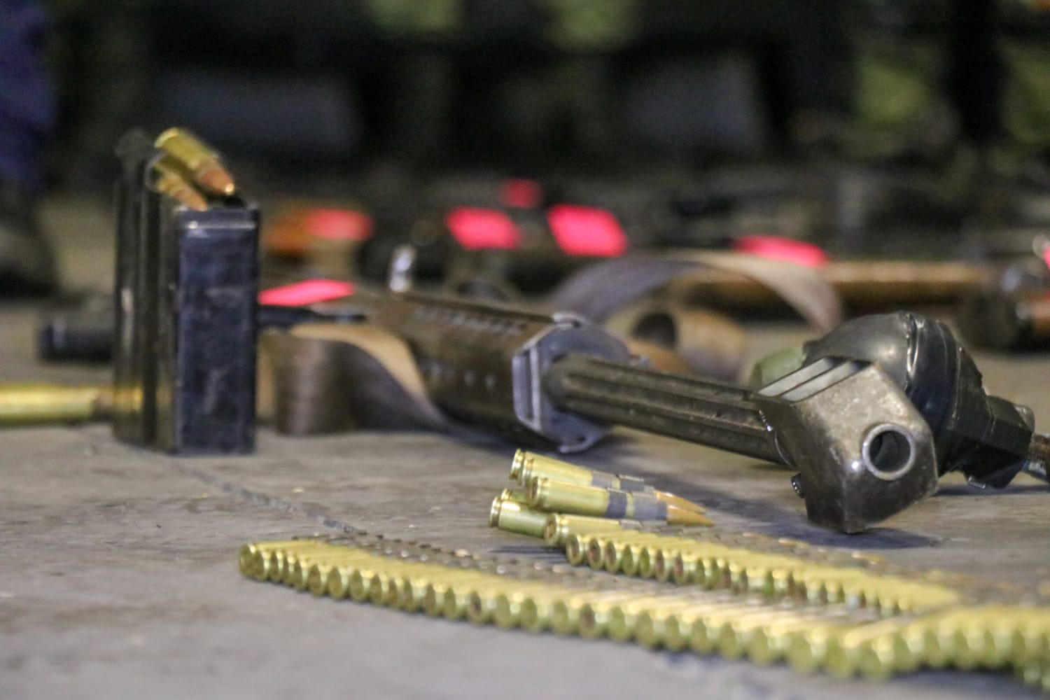 Durante su aprehensión también se aseguró arsenal, equipo táctico, y armas de uso exclusivo del Ejército   (Foto: SSP - Michoacán)