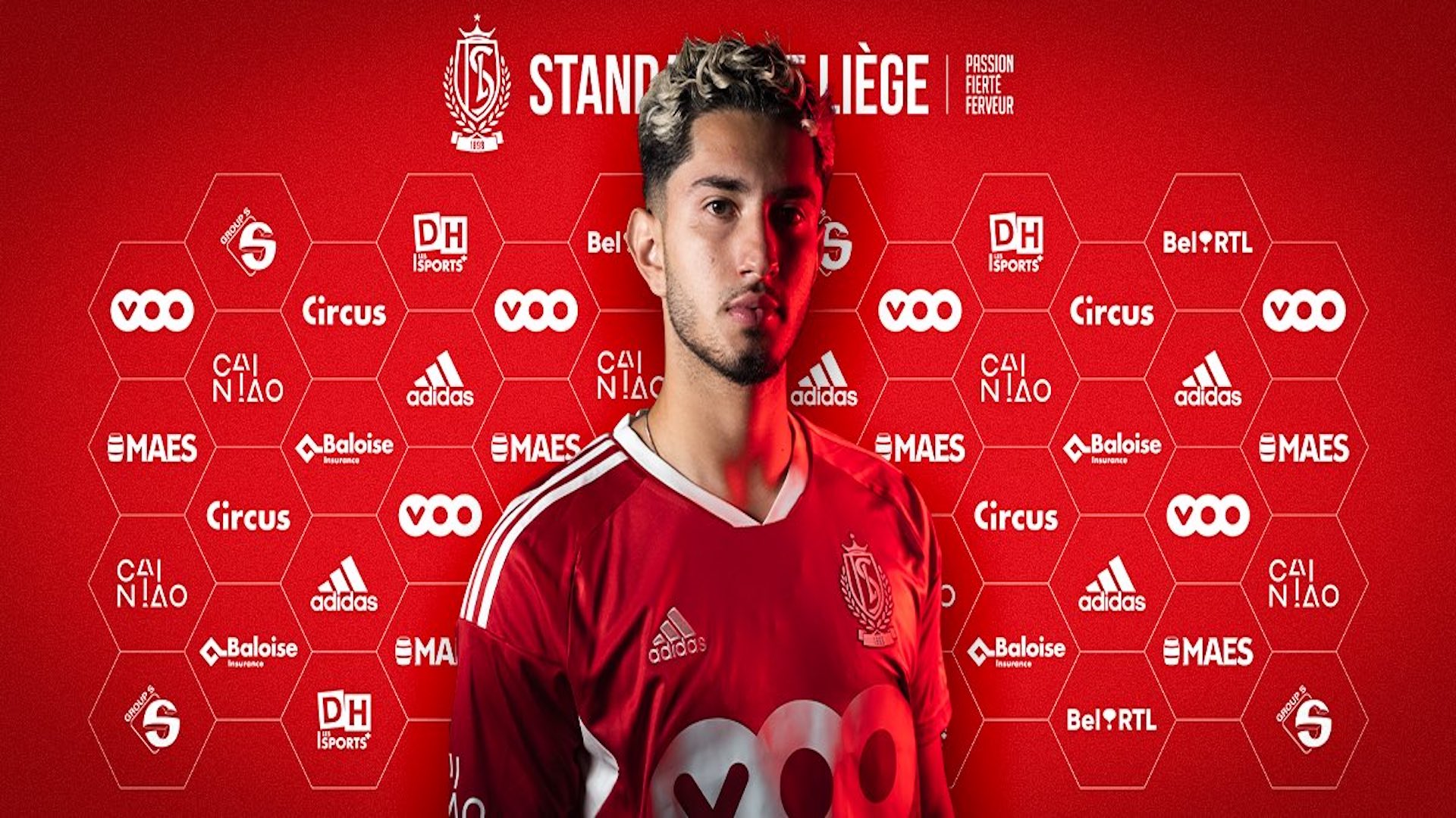 Steven Alzate fue oficializado como nuevo jugador del Standard de Liège en la Jupiler Pro League de Bélgica / (Twitter: @Standard_RSCL)