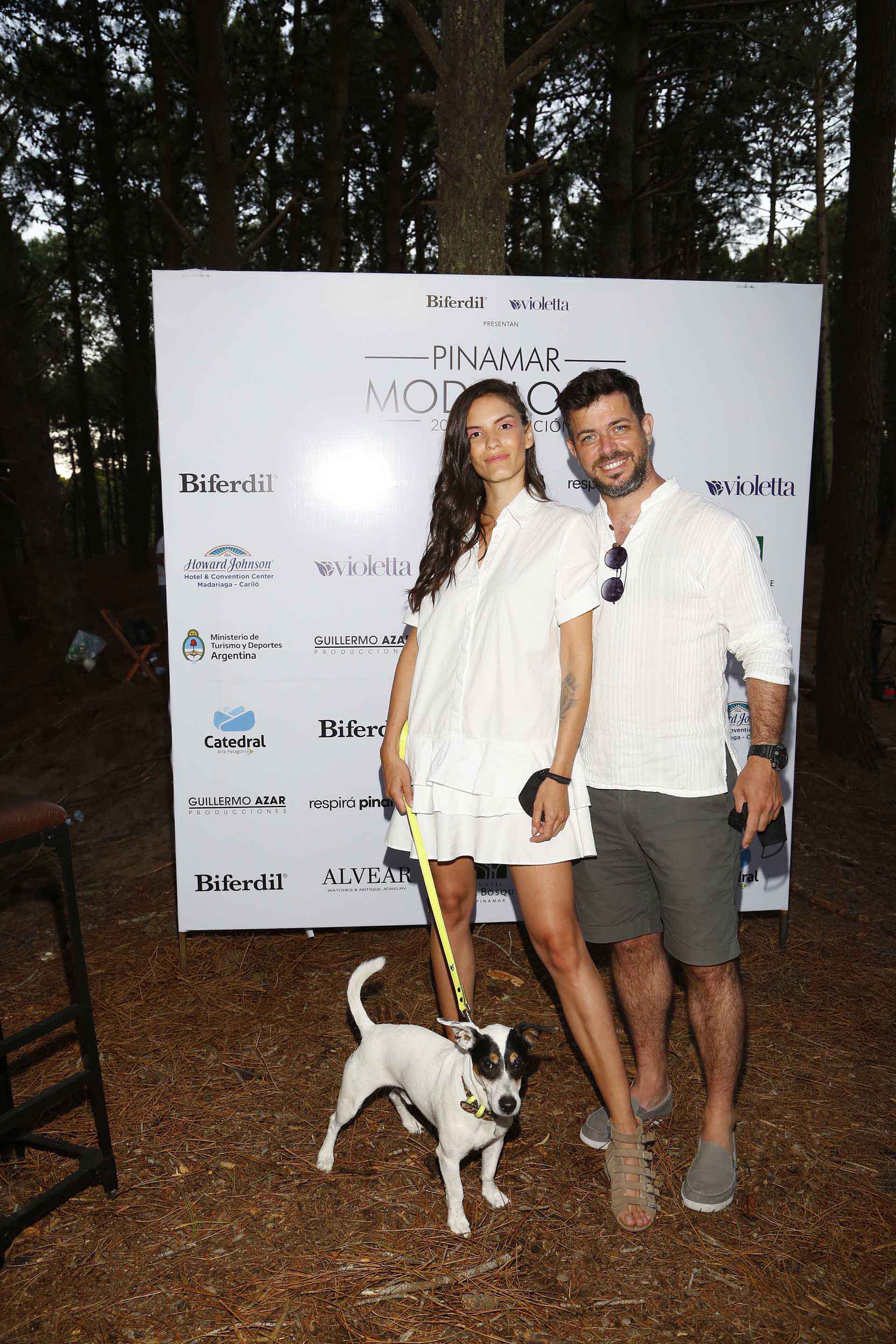 El periodista Jose Bianco y Laura Blanco, tambien fueron invitados al gran desfile de Pinamar