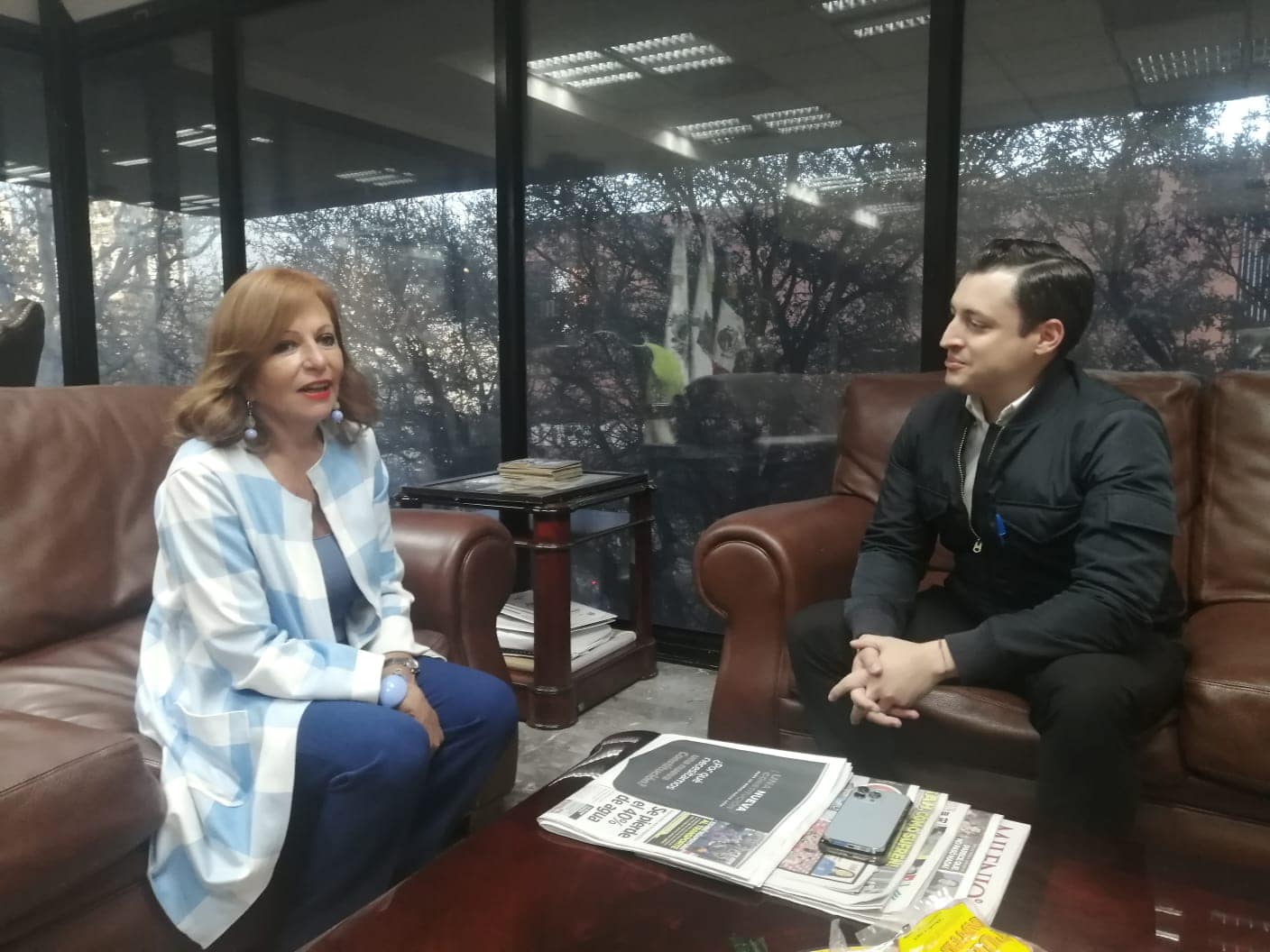 El emotivo encuentro de la periodista Valentina Alazrraki con Luis Donaldo Colosio Riojas, alcalde de Monterrey