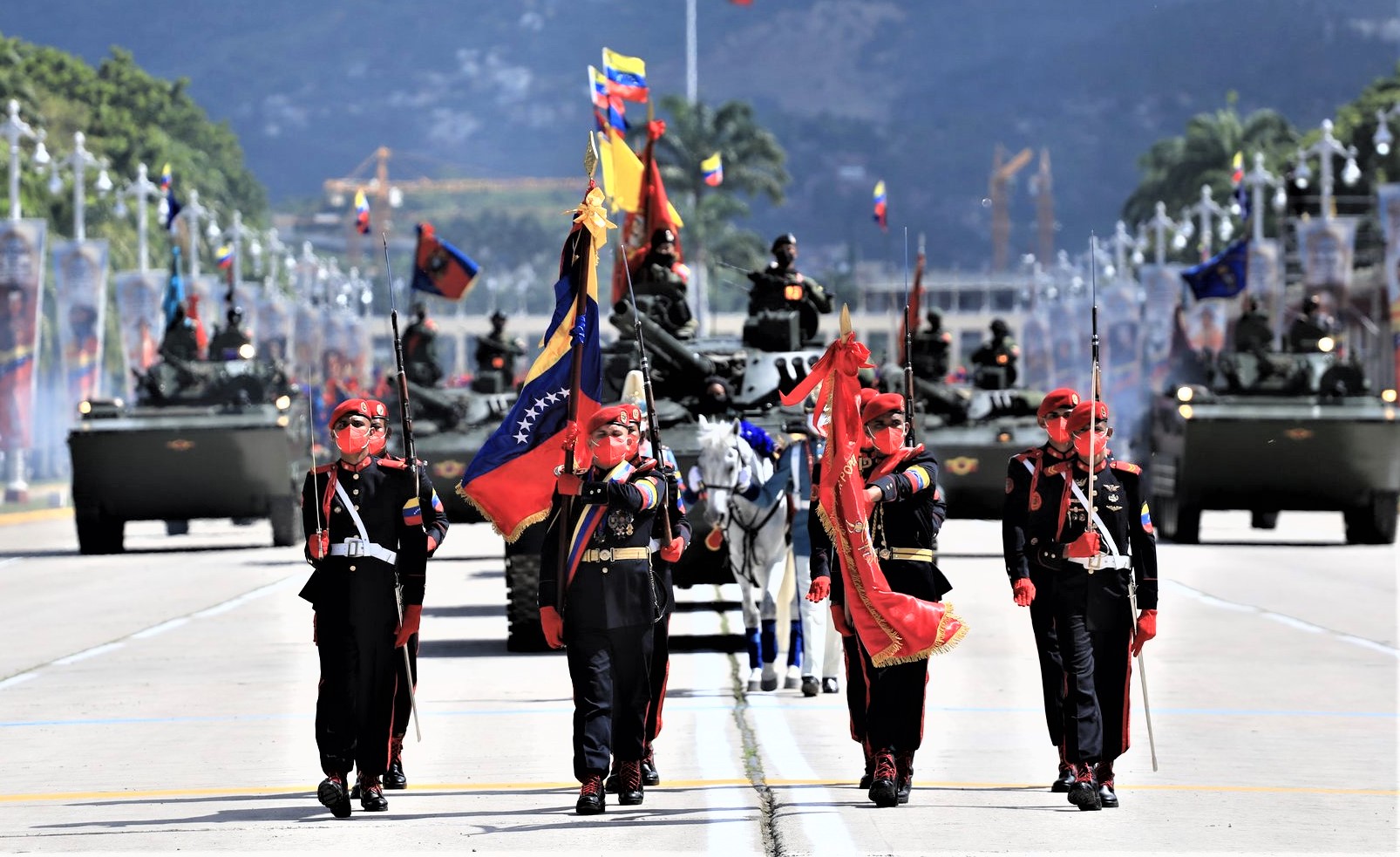 La jugada de Maduro en la cúpula militar: ratificó a Padrino López y frenó el ascenso de una promoción cercana a Diosdado Cabello