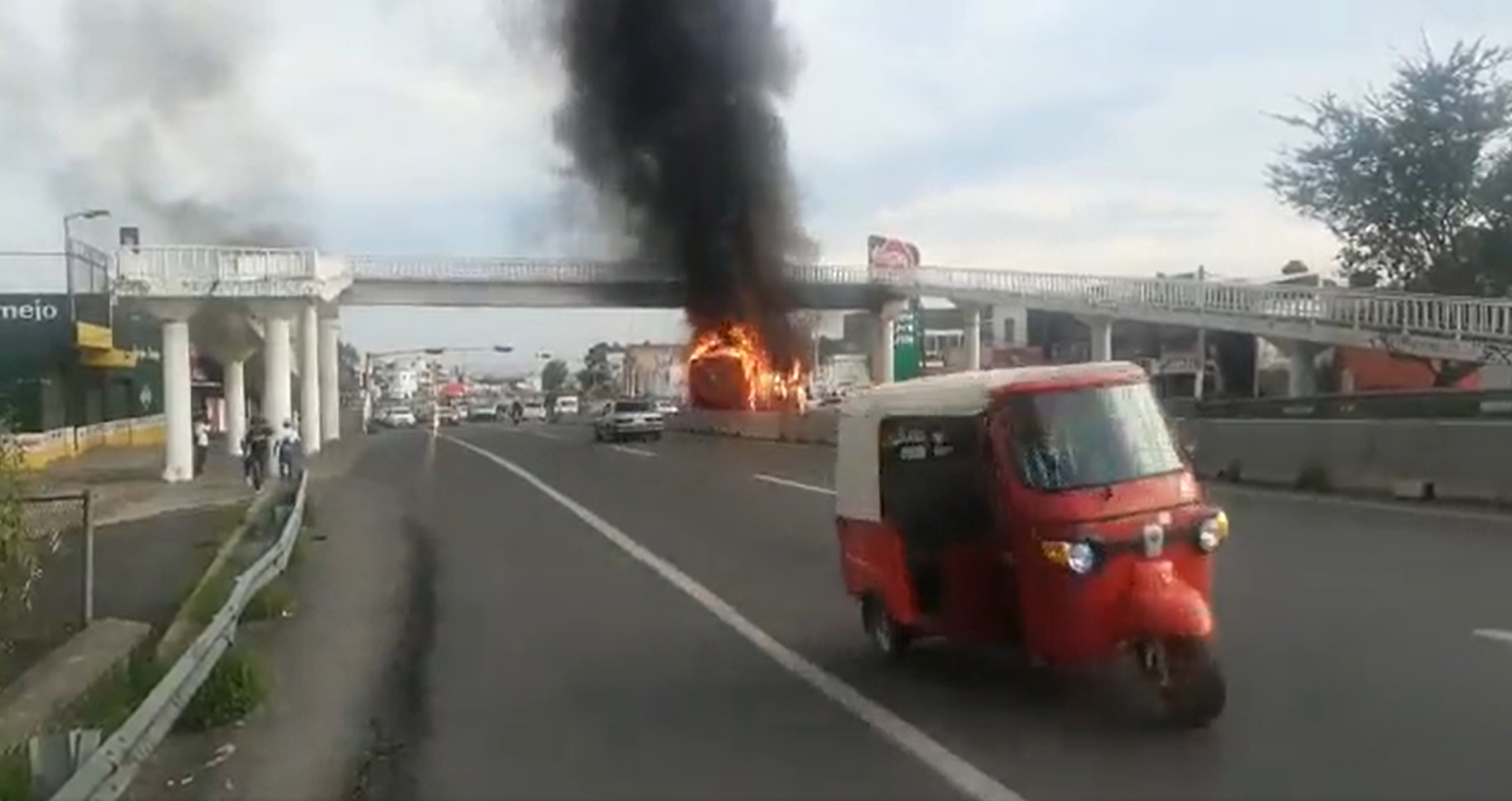 Fue en el municipio de Zapopan donde se registraron los primeros incendios de vehículos del transporte público (Foto: captura de pantalla/Twitter)