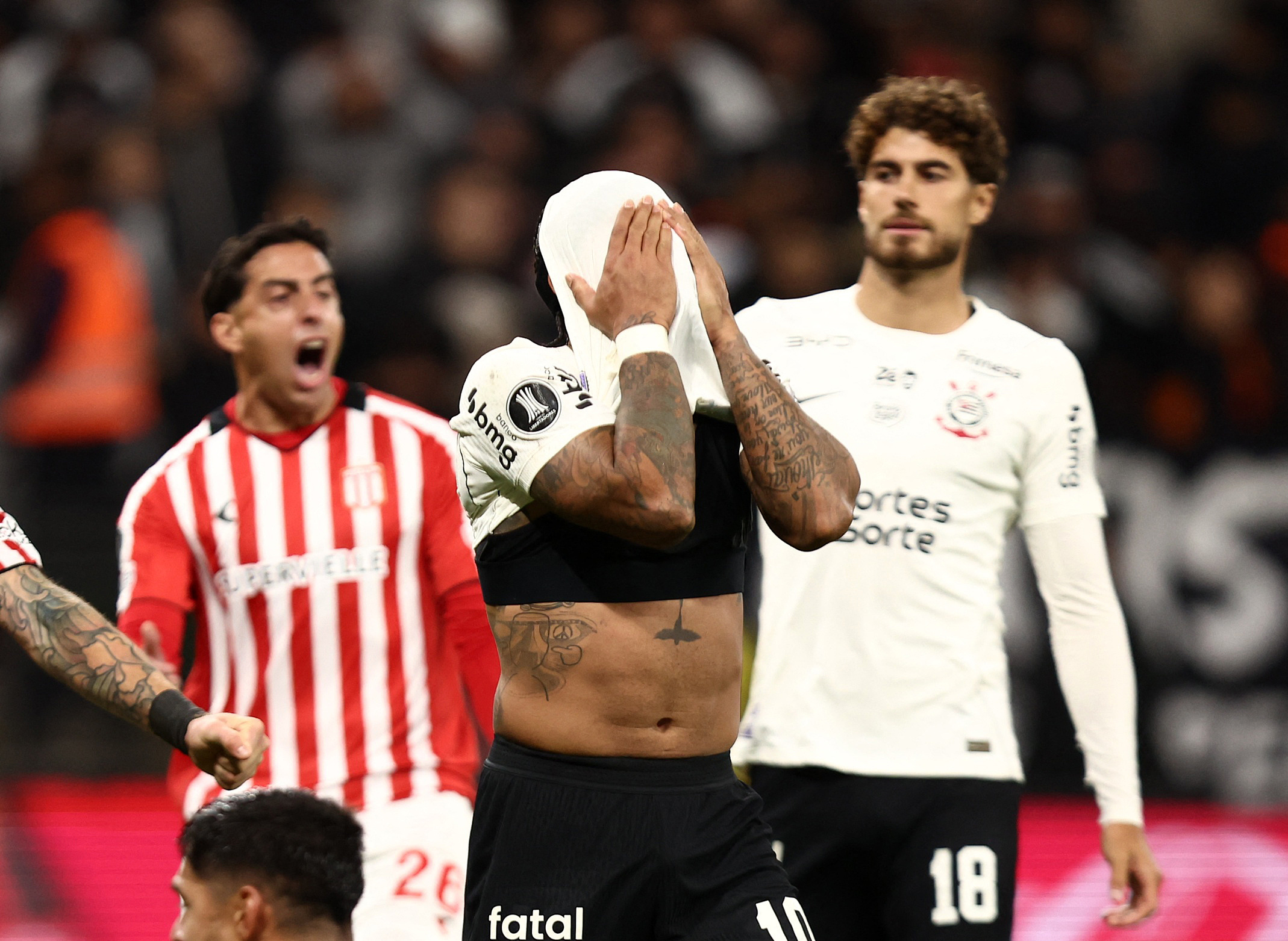 El sentido descargo de Memphis Depay tras errar el penal en la eliminaci&oacute;n de la Copa Libertadores ante Estudiantes: el gui&ntilde;o de Neymar