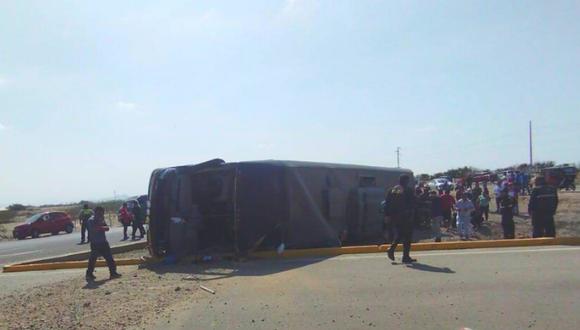 The Emtrafesa company bus was heading from Trujillo to Chiclayo.  (Jaime Angulo/Facebook)