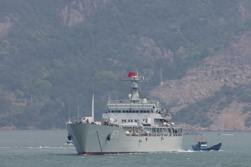 Un buque de guerra chino navega durante un ejercicio militar cerca de Fuzhou, provincia de Fujian, 8 de abril de 2023 (REUTERS/Thomas Peter)