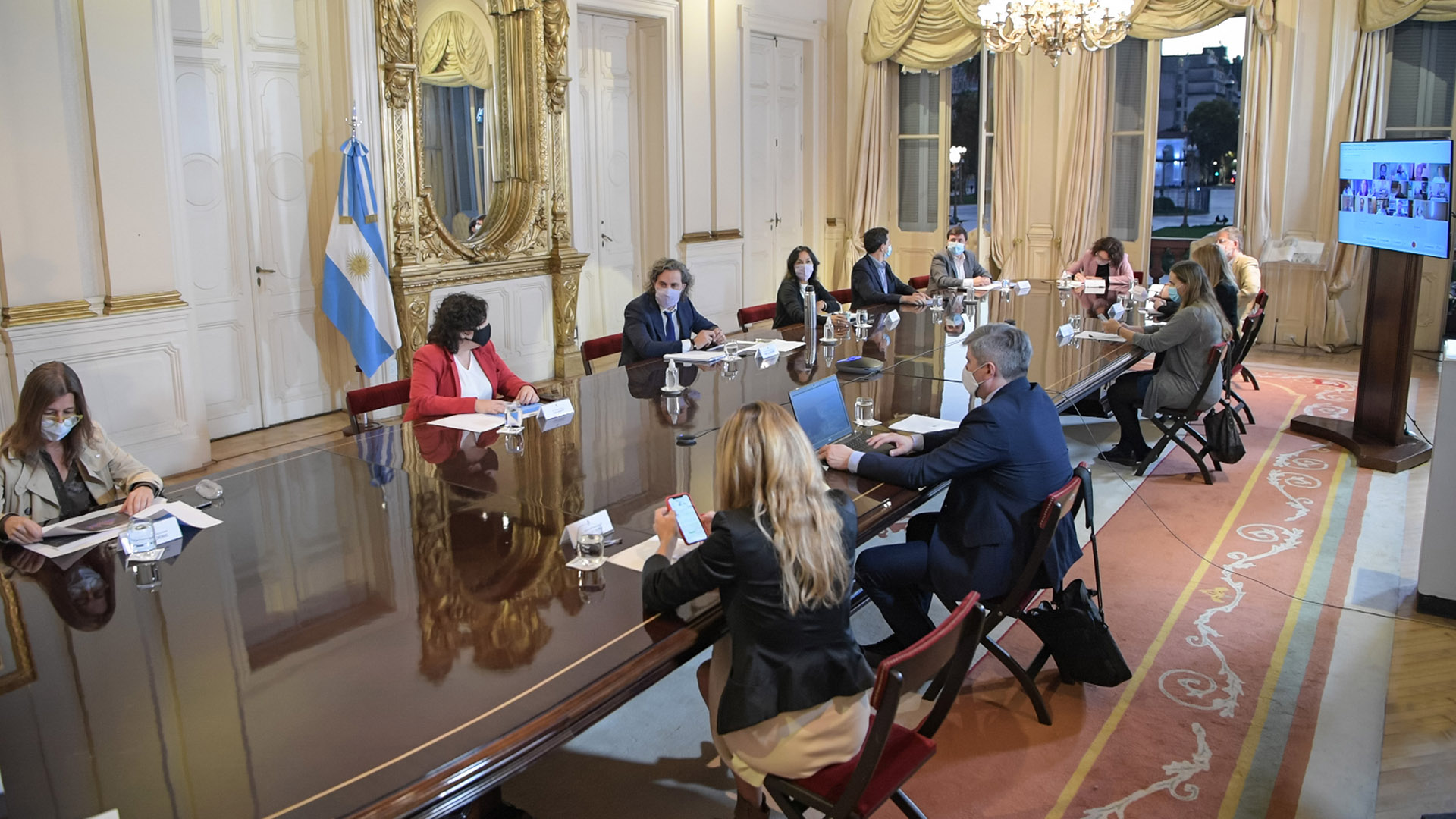 Los principales ministros del Gobierno participaron de la reunión en el primer piso de Balcarce 50 
