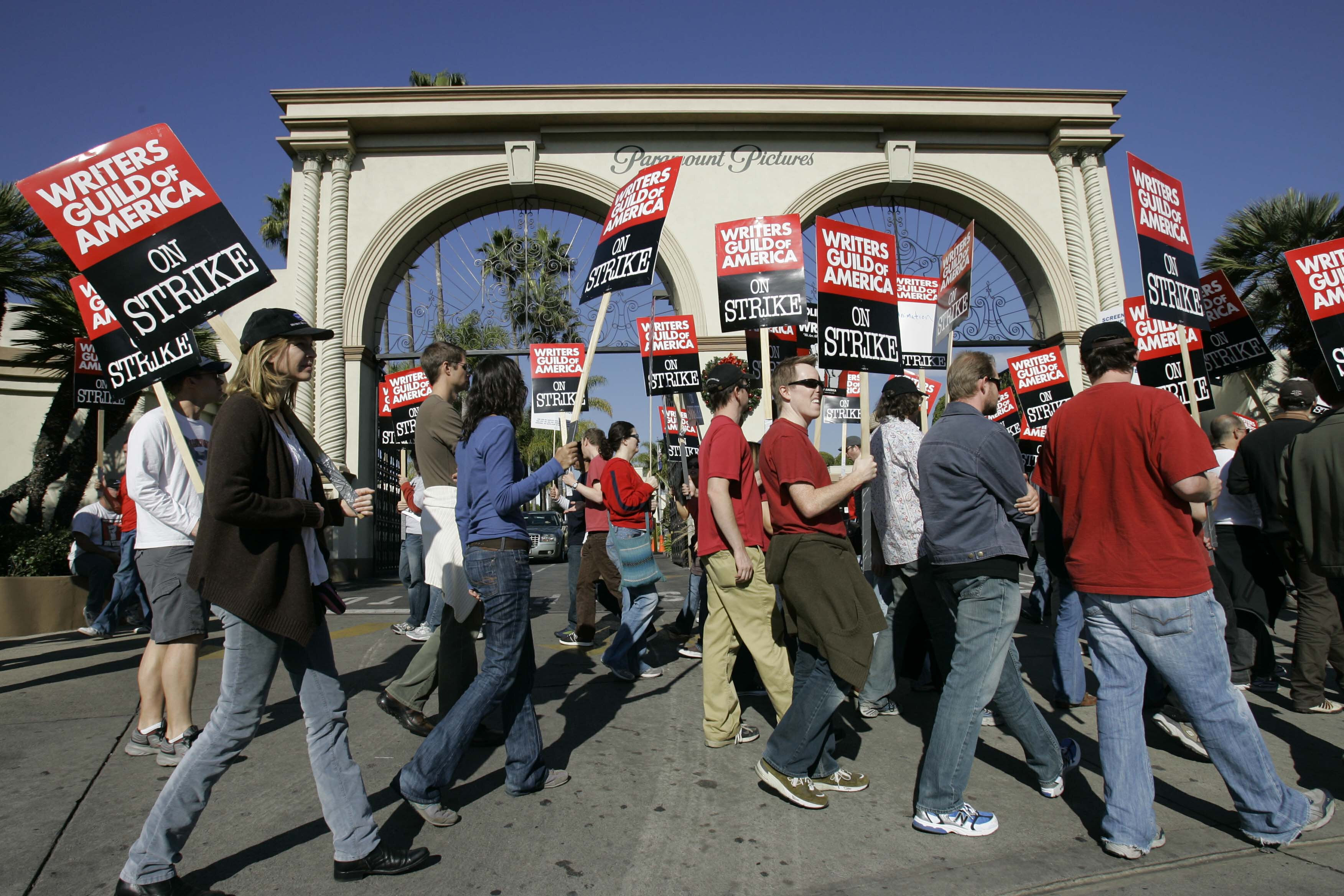 La vez anterior que el sindicato se fue a huelga fue en 2007 (Foto AP/Nick Ut, archivo)