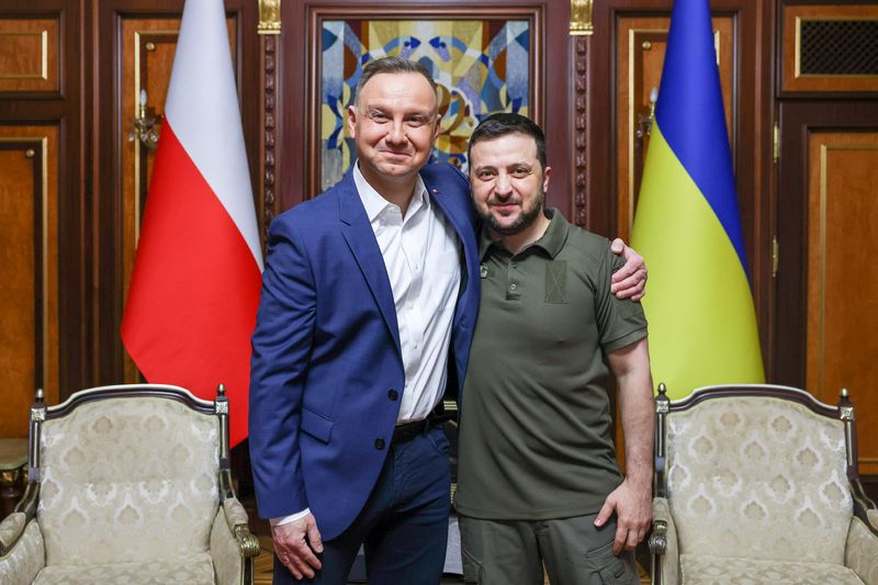 El presidente polaco Andrzej Duda se reúne con el presidente ucraniano Volodymyr Zelenskyy en Kiev, Ucrania