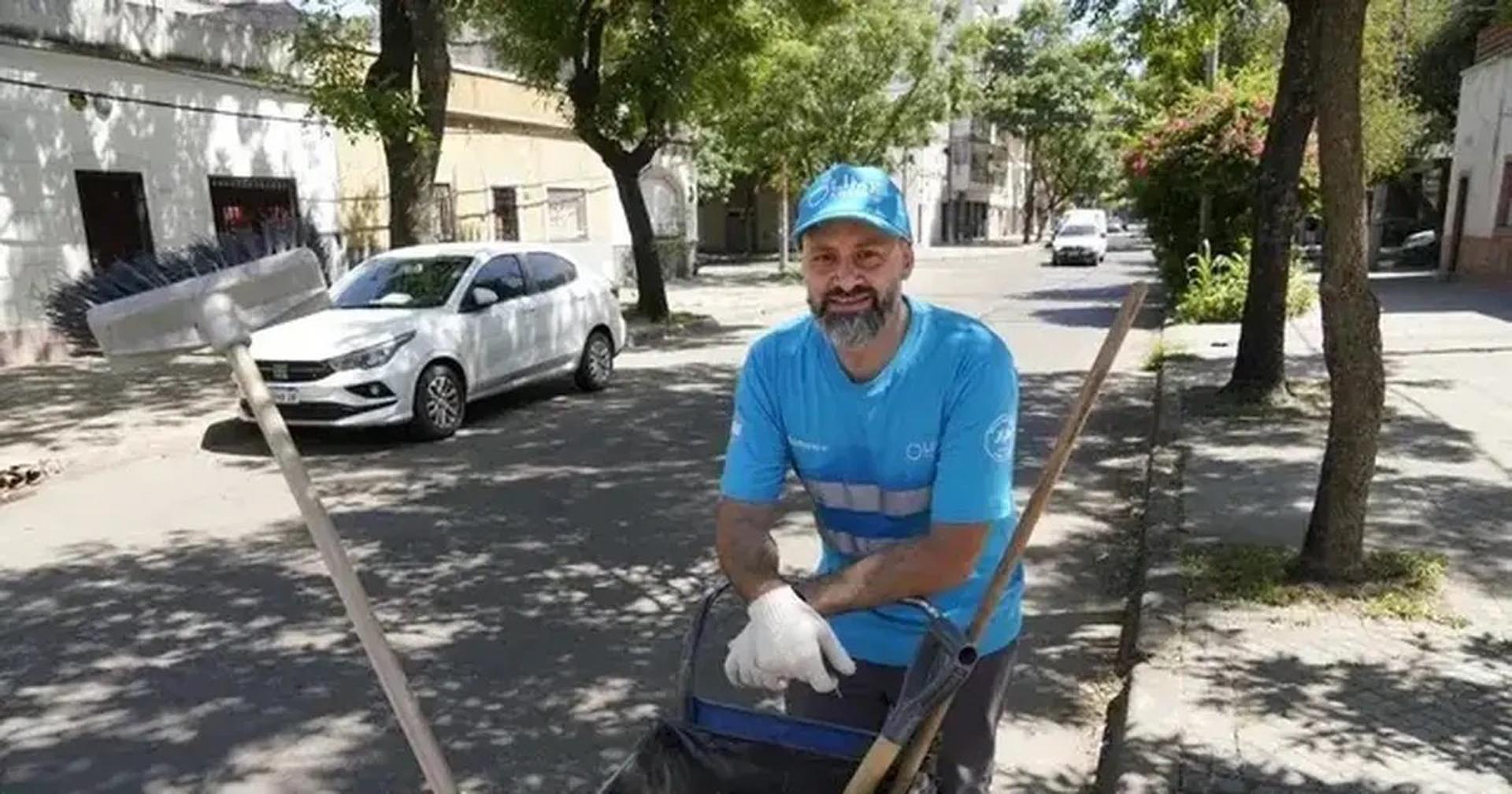 En su trabajo como barrendero