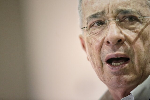 Álvaro Uribe lamentó la muerte de nueve soldados tras ataque del ELN y lamentó que el país “hubiera abandonado la seguridad”