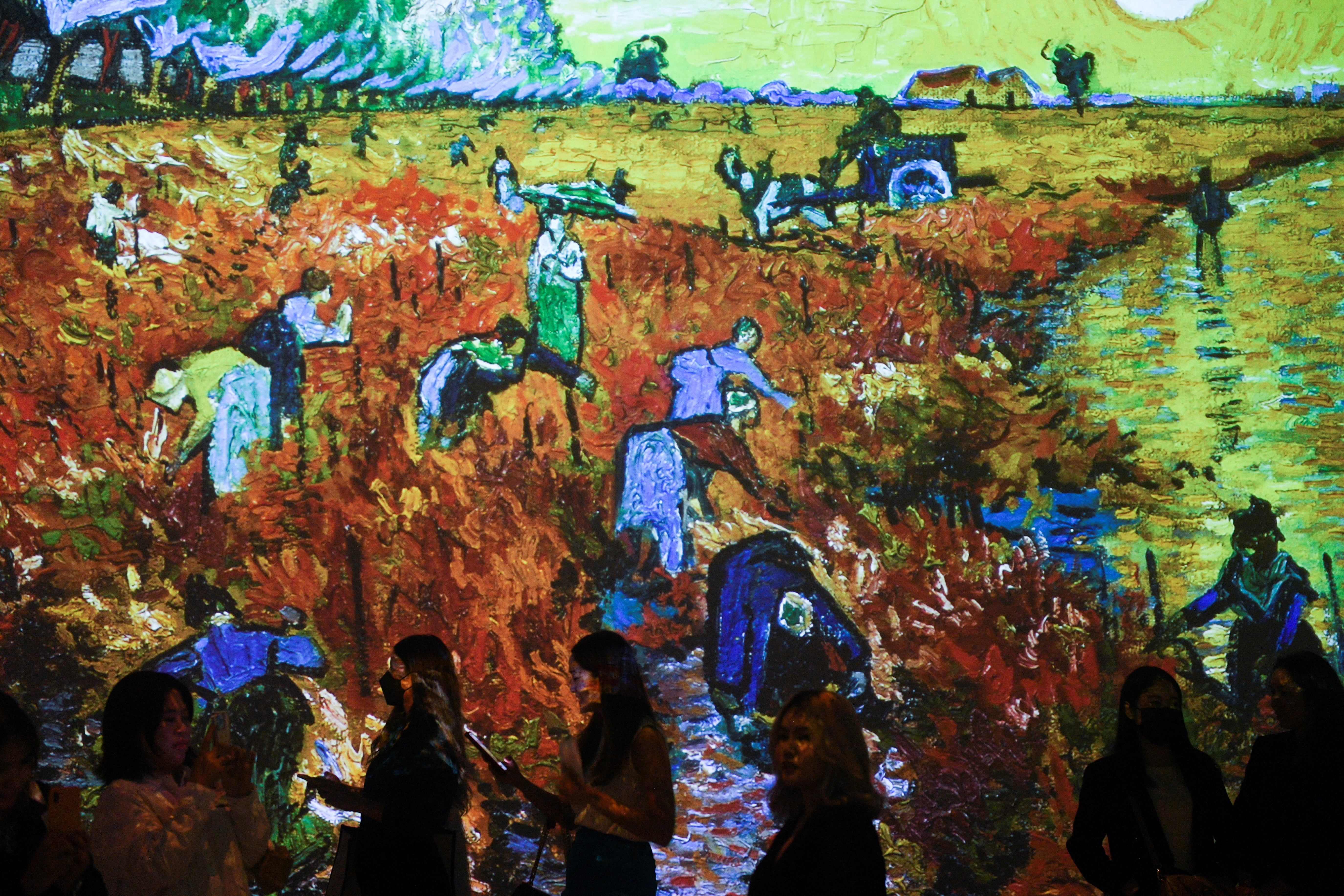 Imagen de  "Van Gogh: The Immersive Experience", en Tailandia (REUTERS/Chalinee Thirasupa)