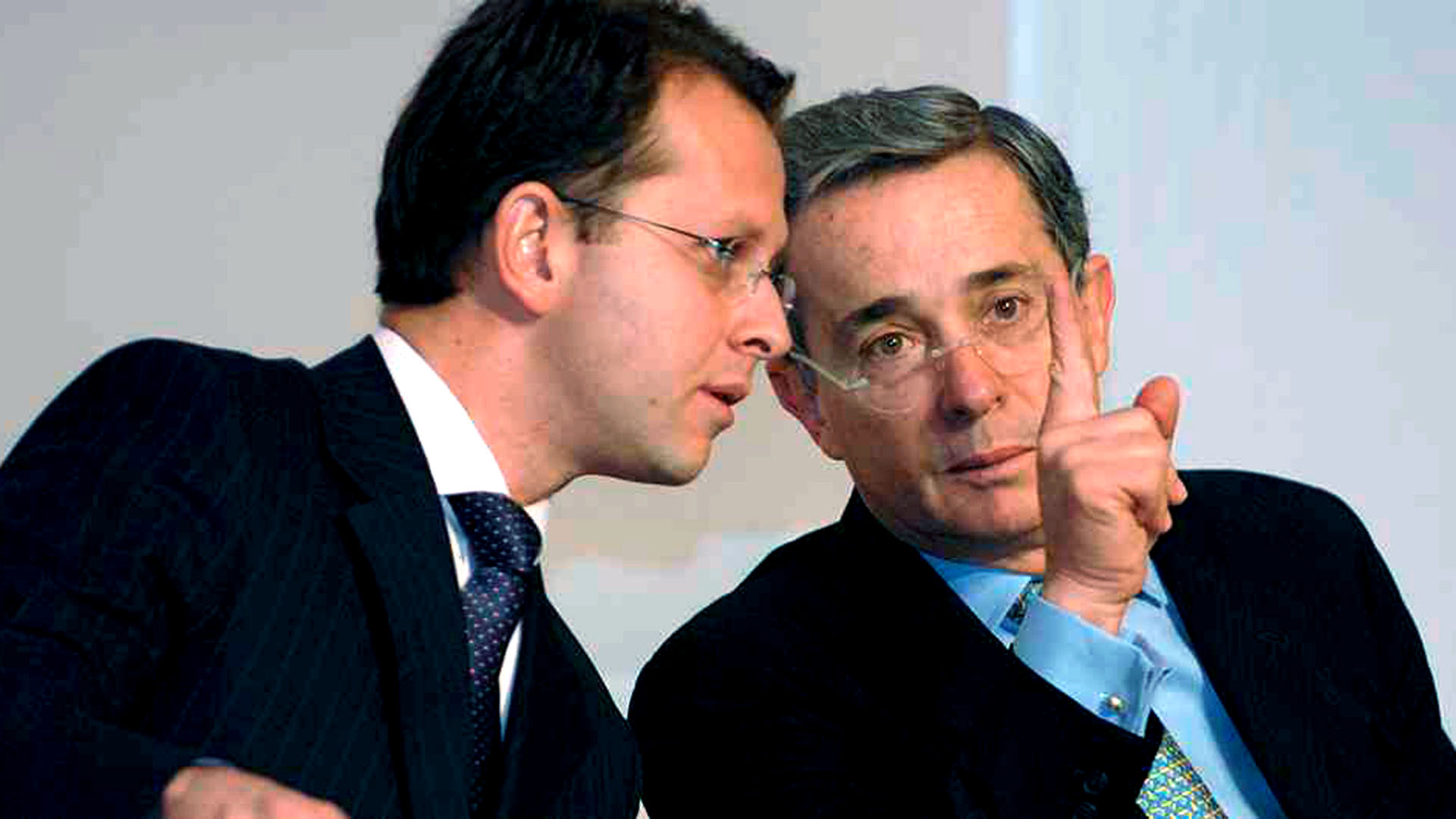 El ex ministro Andrés Felipe Arias junto a su mentor político, el ex presidente Alvaro Uribe