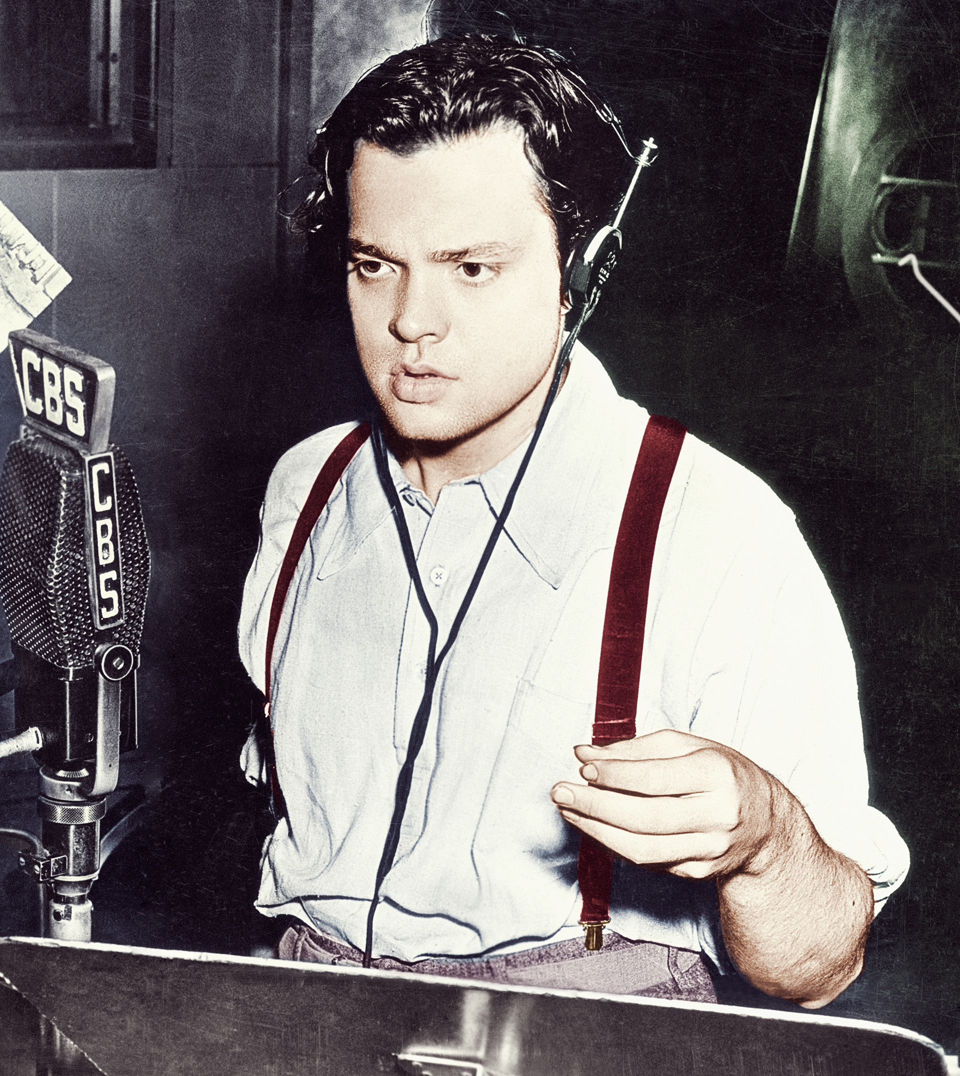 Orson Welles en la CBS en 1938. Louella fue una tenaz perseguidora del creador de El Ciudadano (Getty Images)