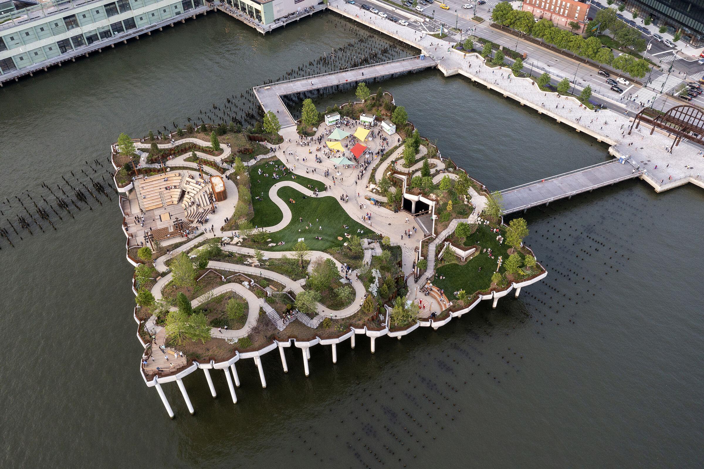 El parque Little Island anuncia 56 espect&aacute;culos para el cierre del verano en Nueva York