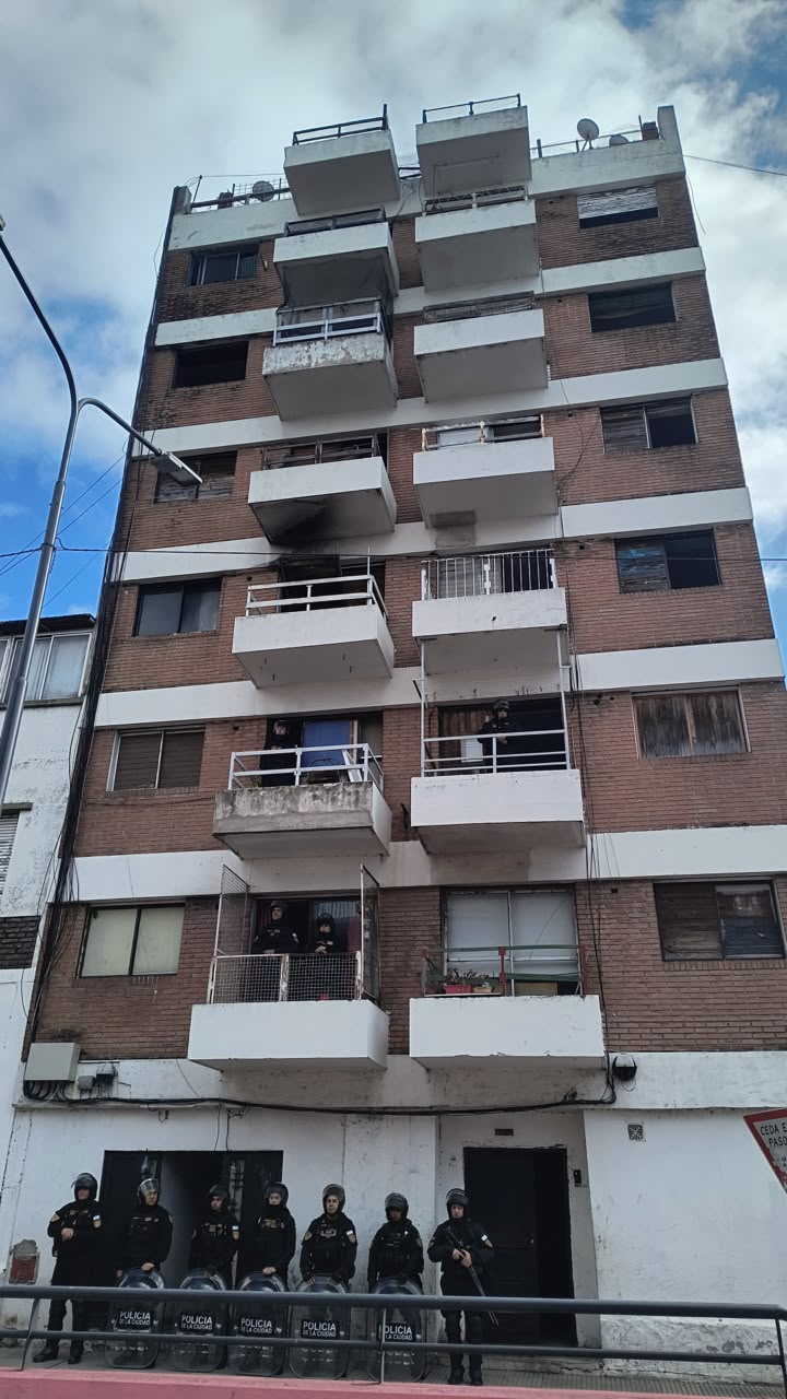 El Gobierno porteño desalojó un edificio de ocho pisos que estaba tomado hace 30 años en Núñez