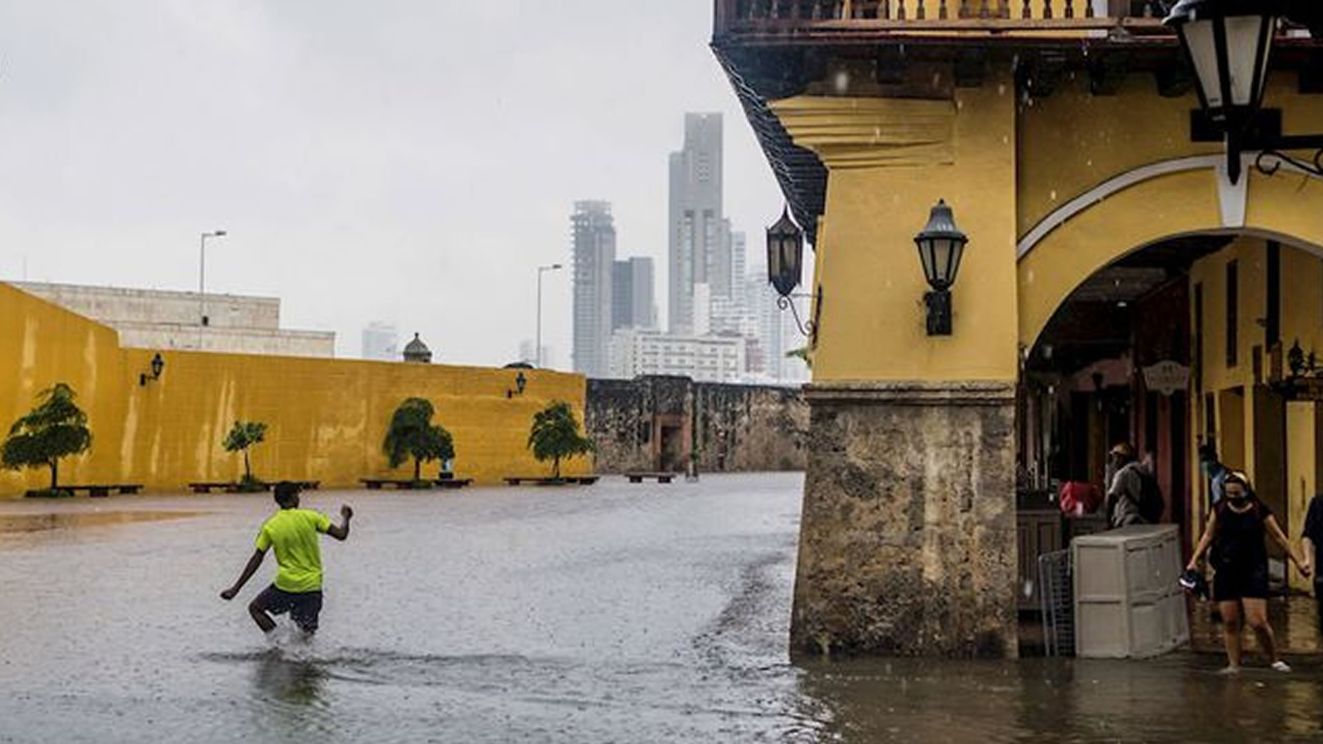 Por el fenómenos de la Niña, las lluvias se incrementarán en su promedio histórico en el país. Foto: EFE. Rafael Bossio