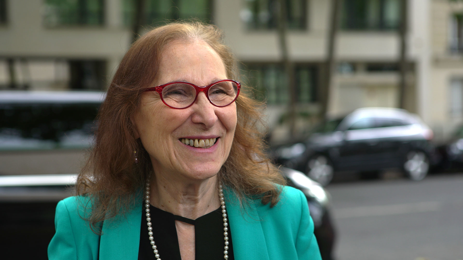 Alicia Dickenstein feliz en Paris y Laureada 2021 Premio L´Óreal- Unesco Por las mujeres en la ciencia

