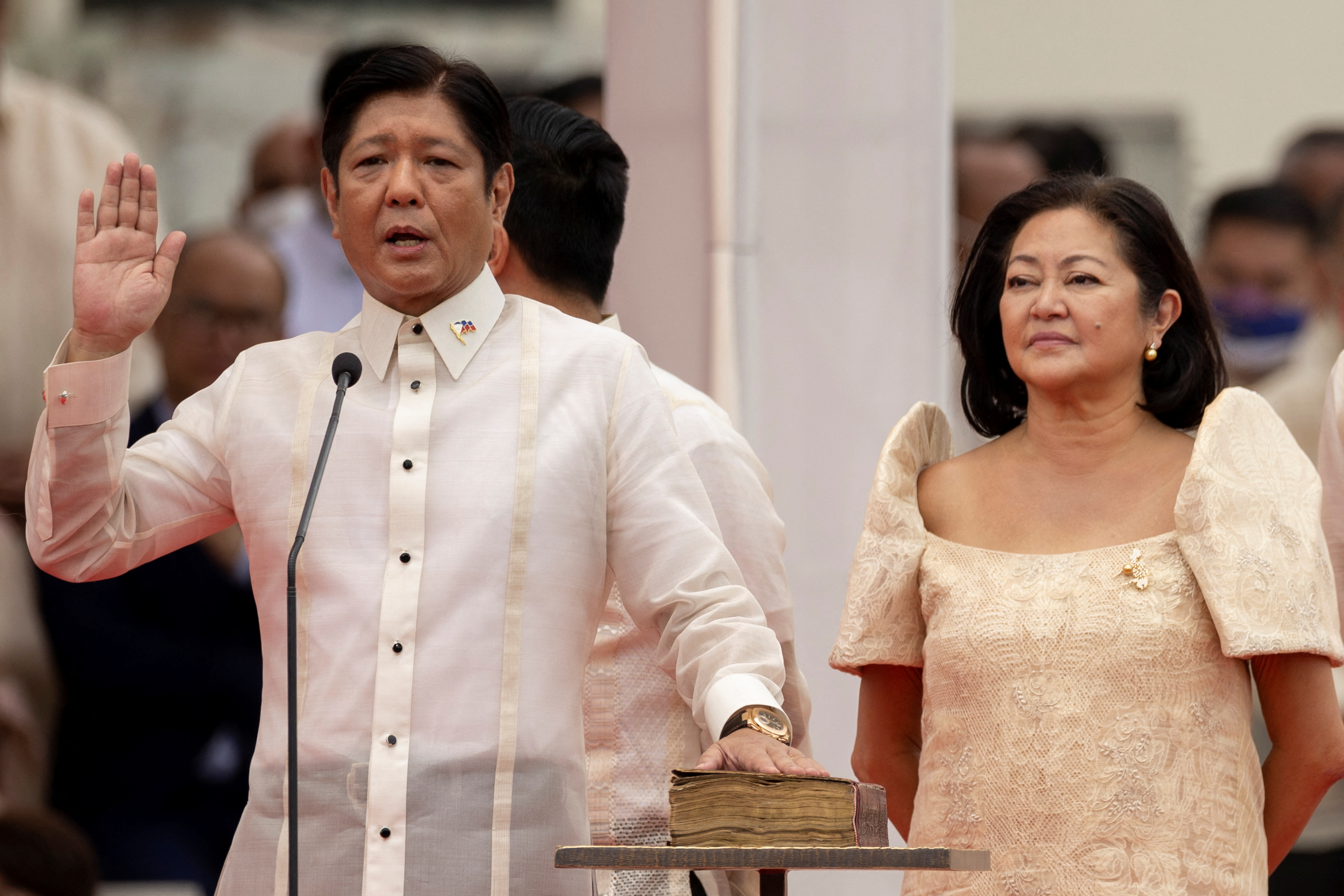 El hijo del dictador Marcos asumió la presidencia de Filipinas 