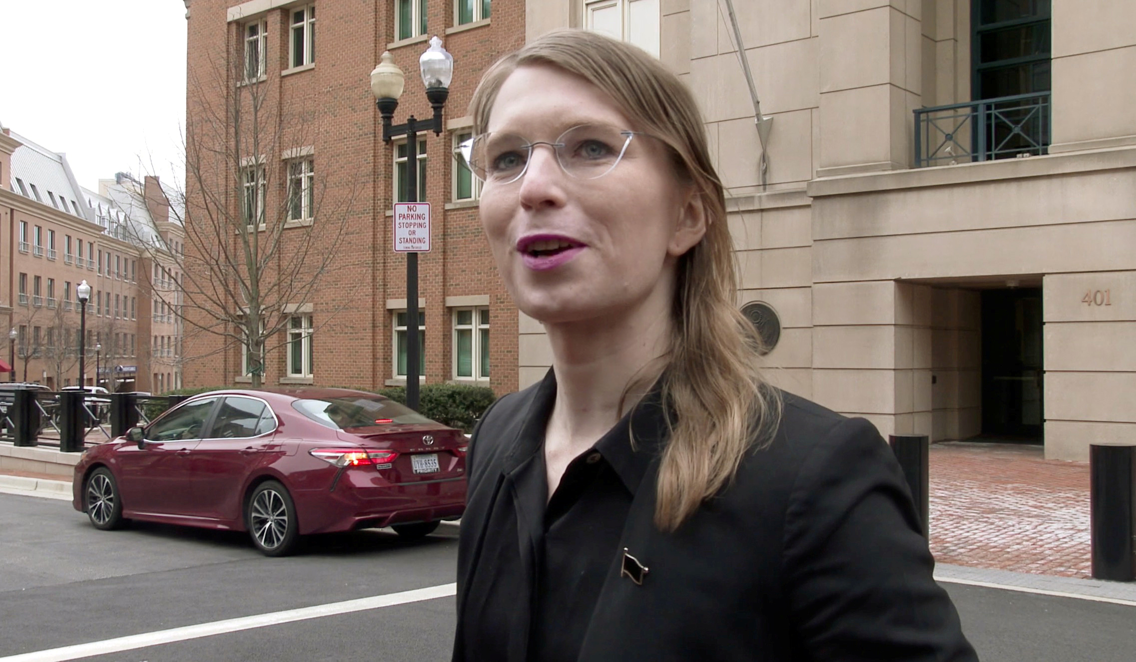 Chelsea Manning en la corte de Alexandria, Virginia, en marzo de 2019 (Foto: REUTERS/Ford Fischer/News2Share)