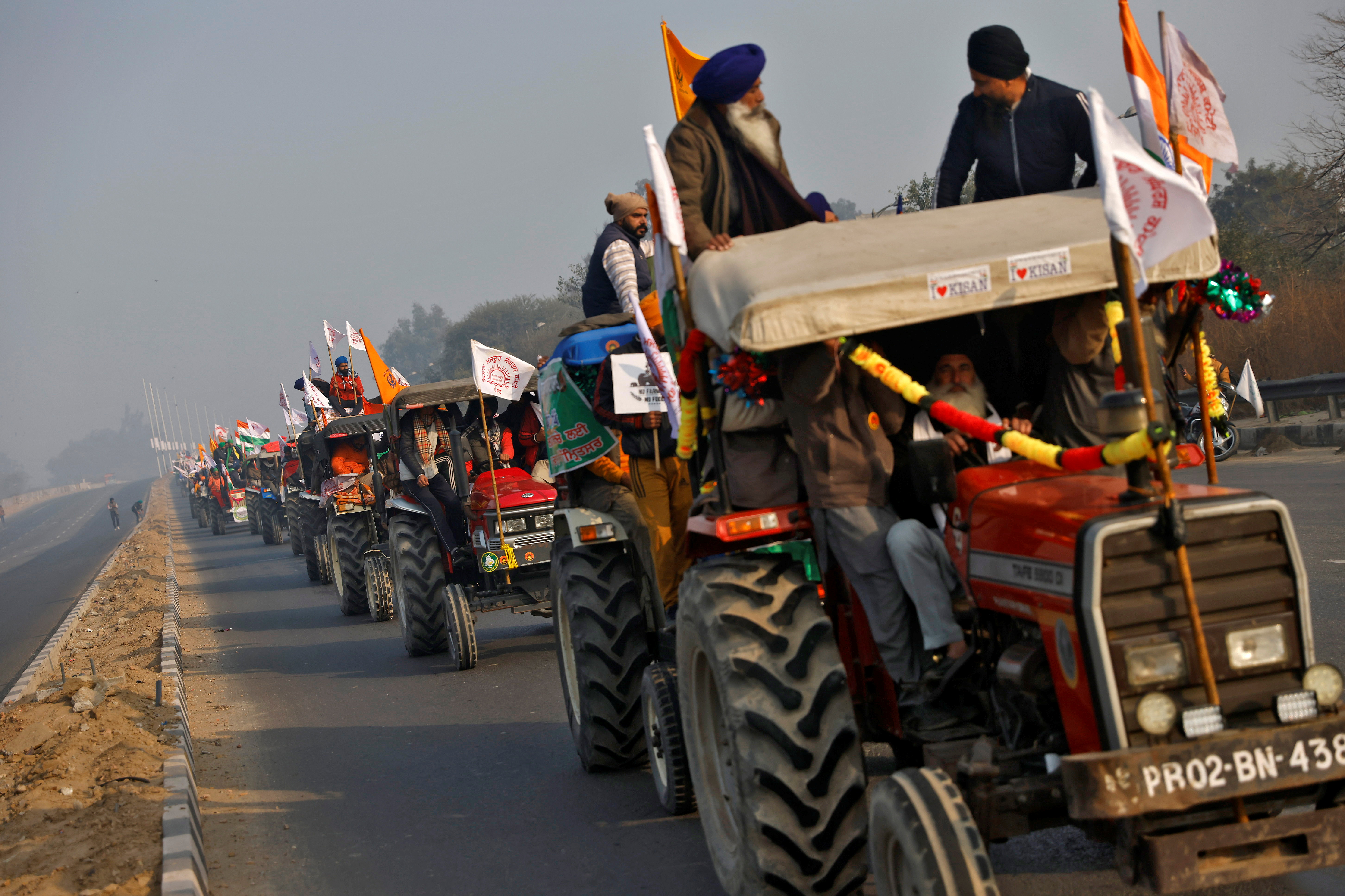 Los agricultores participan en una concentración de tractores para protestar contra las leyes agrícolas, el 26 de enero de 2021 (REUTERS/Danish Siddiqui)