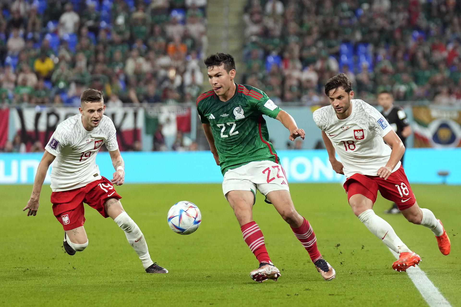 El empate ante Polonia situó a México en mejor posición y momento anímico que los argentinos (AP Photo/Aijaz Rahi)