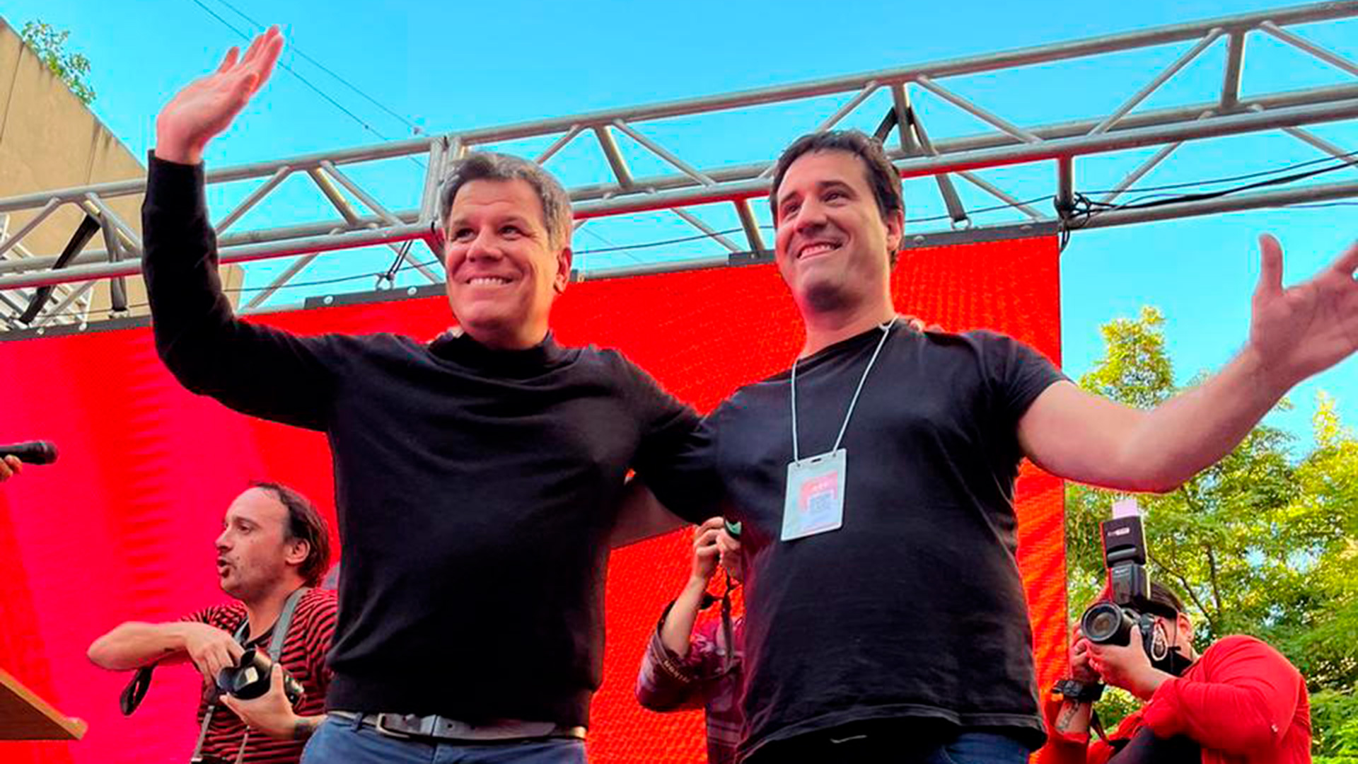 Maximiliano Abad junto a Facundo Manes