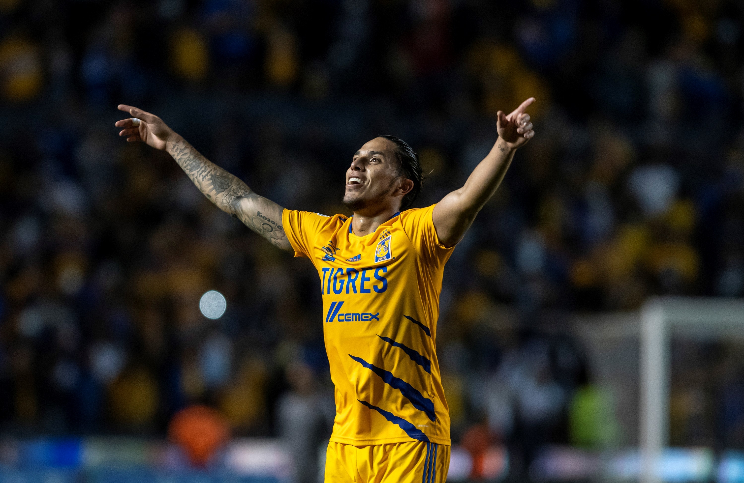 Carlos Salcedo causó polémica en Twitter previo a su partido ante Puebla. (Foto: EFE/ Miguel Sierra)
