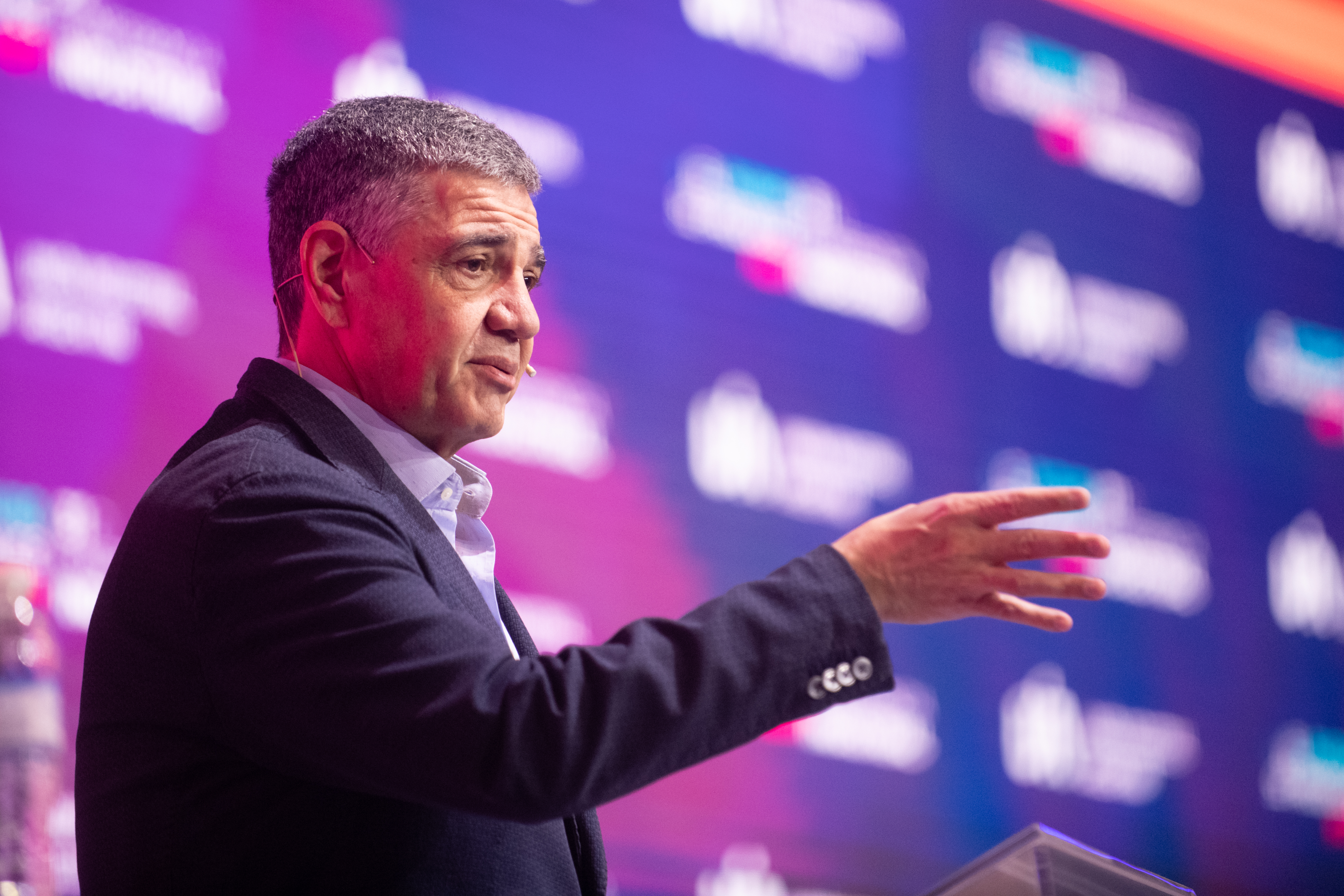 Violencia escolar en La Plata: alumnos se pelearon en la puerta de un colegio y dos maestras terminaron heridas