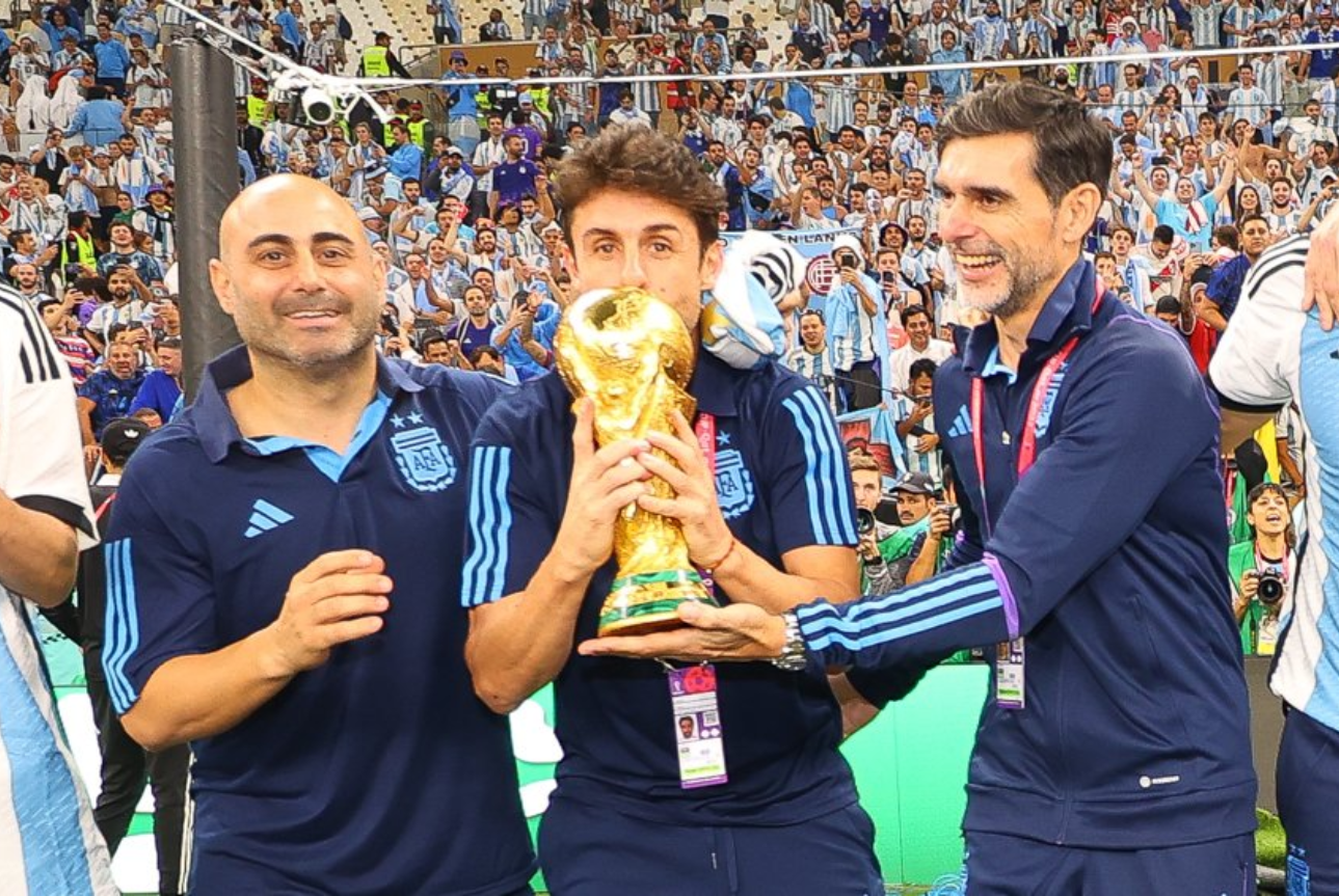 Fin del misterio: por qué casi no hay fotos de Pablo Aimar en medio de los festejos de Argentina campeón del Mundial de Qatar - Infobae