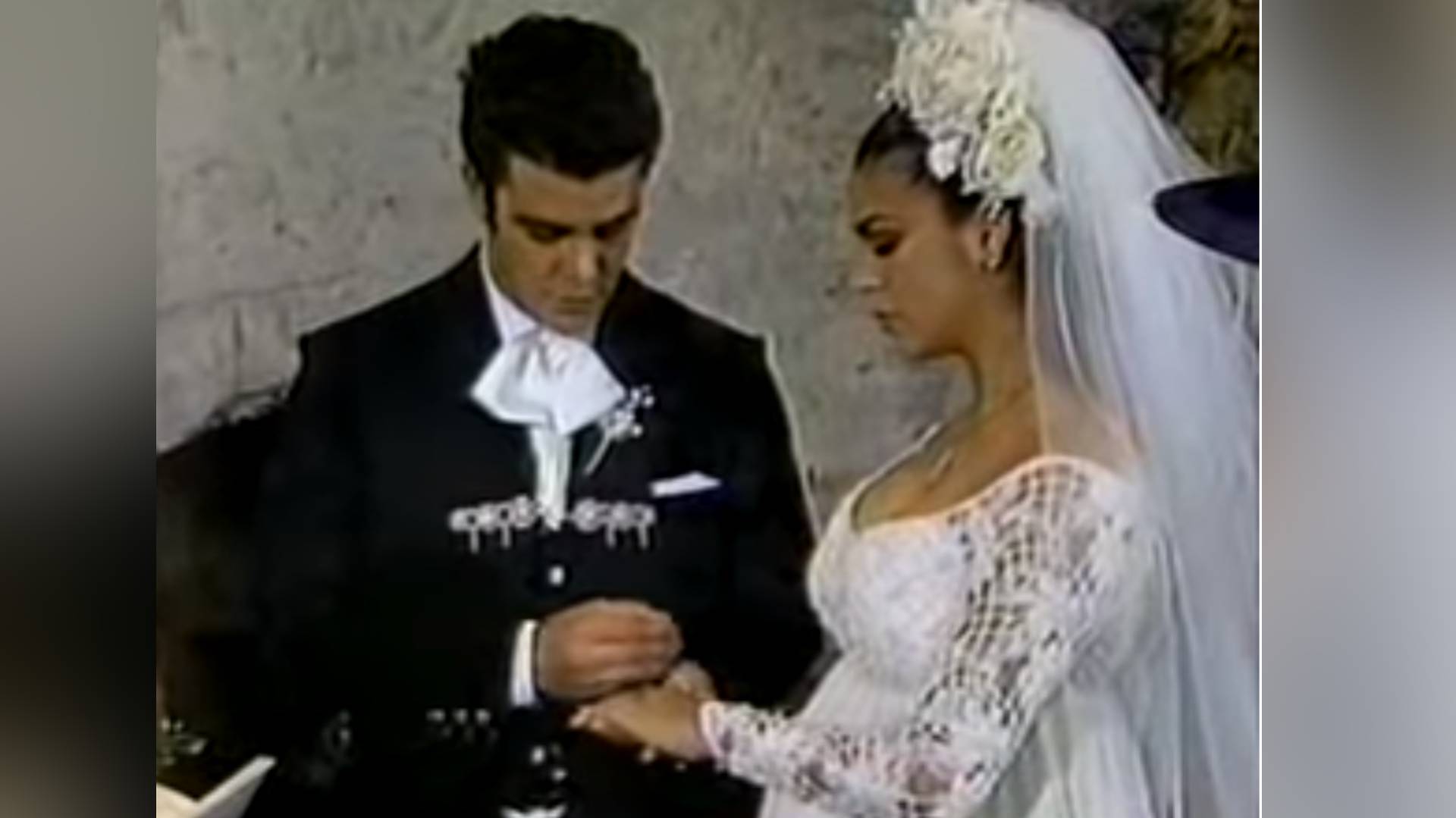 Su boda fue transmitida en vivo desde Morelos (Foto: Captura de pantalla)