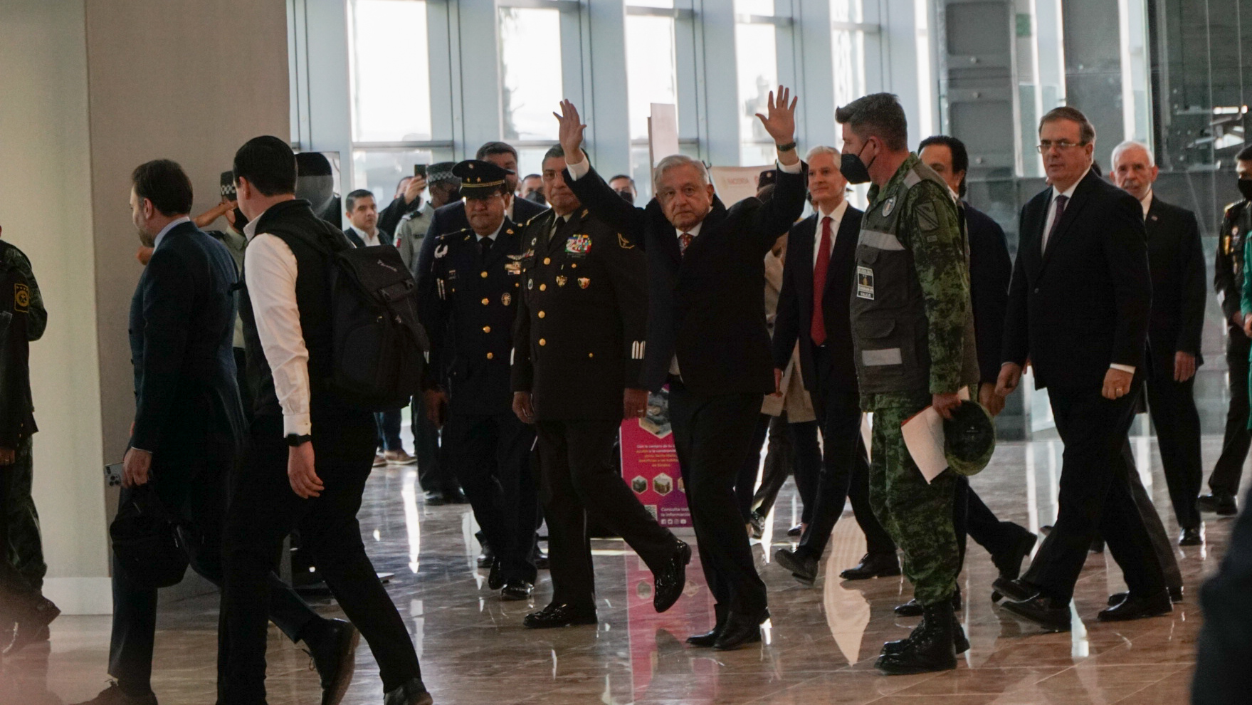 López Obrador durante recorrido por las instalaciones del Aeropuerto Internacional Felipe Ángeles Crédito: Karina Hernández / Infobae