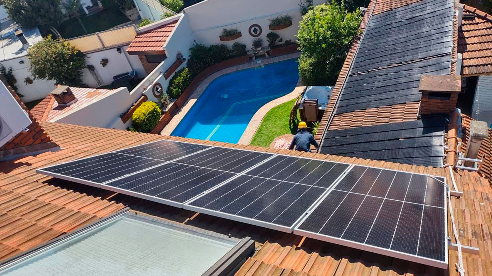 El uso de paneles solares cada vez es más frecuente en viviendas cuyos propietarios eligen residir en un ámbito sostenible 