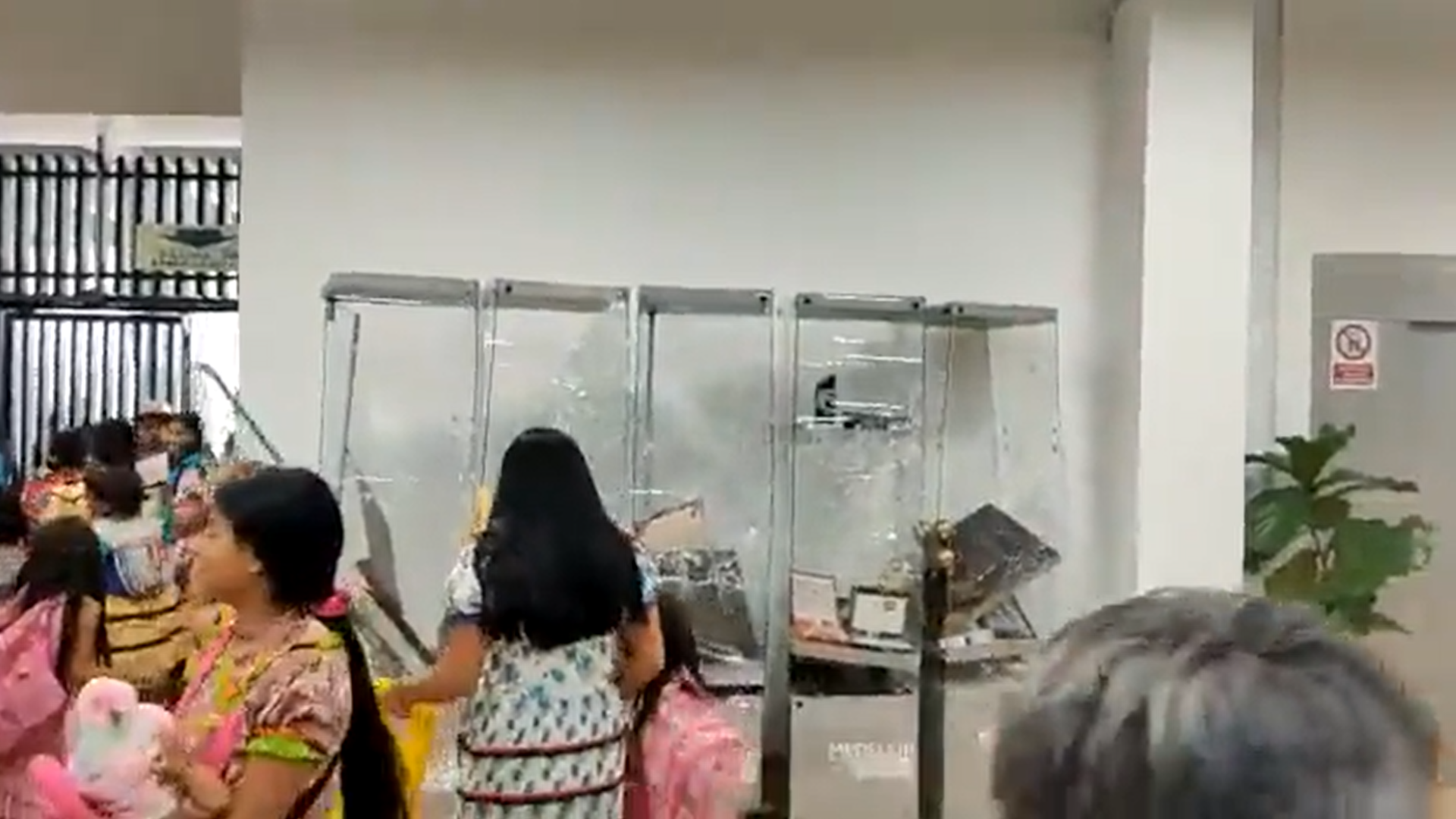 Indígenas retornaron objetos perdidos en los disturbios de la semana pasada en la alcaldía de Medellín 